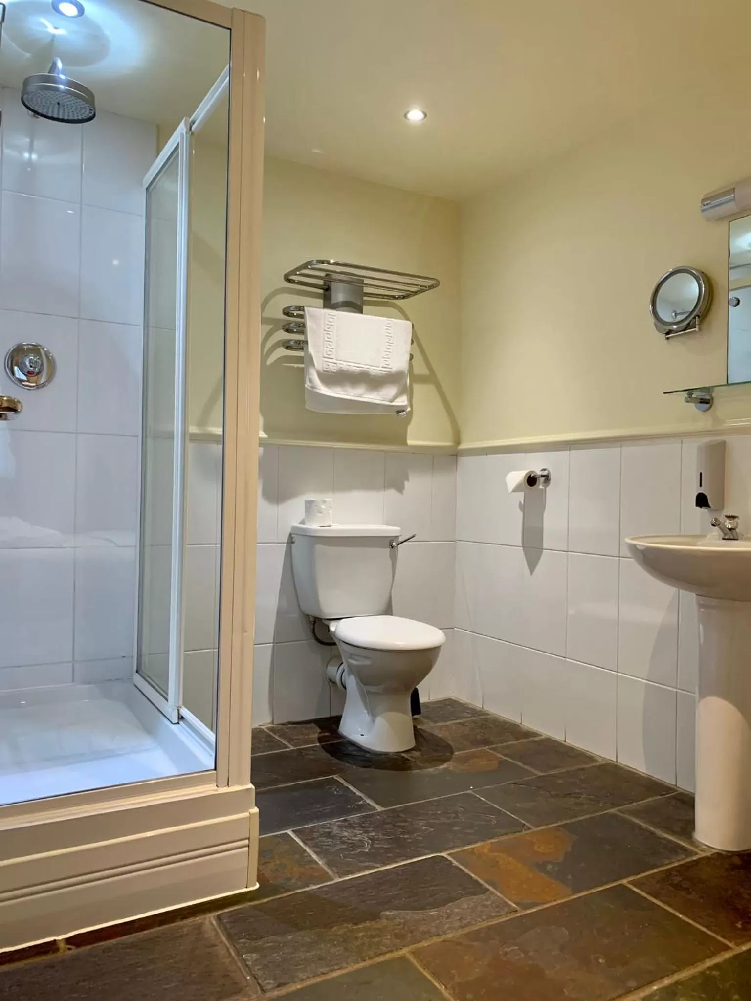 Bathroom in The Jolly Drover