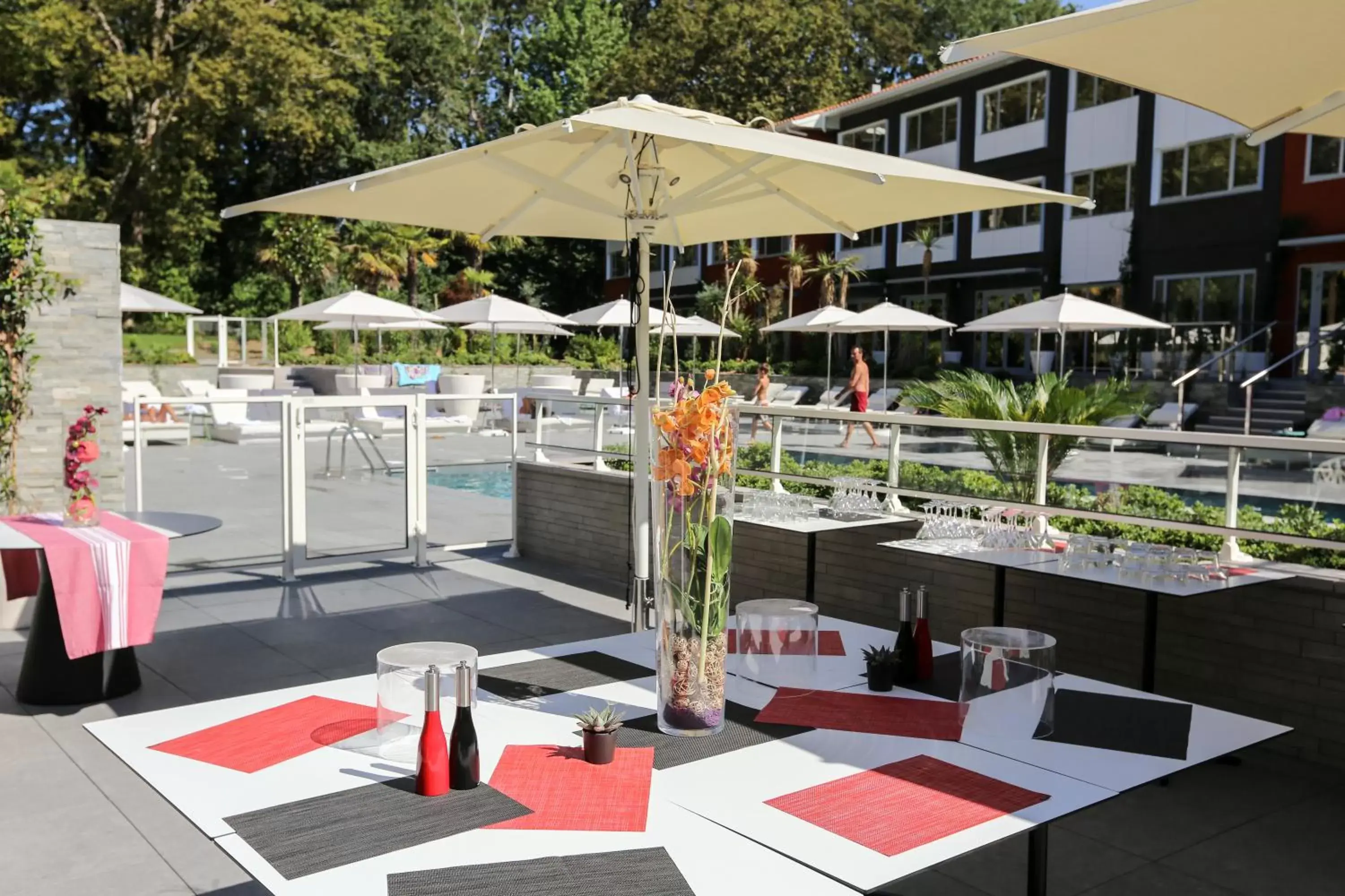 Patio, Restaurant/Places to Eat in Novotel Resort & Spa Biarritz Anglet