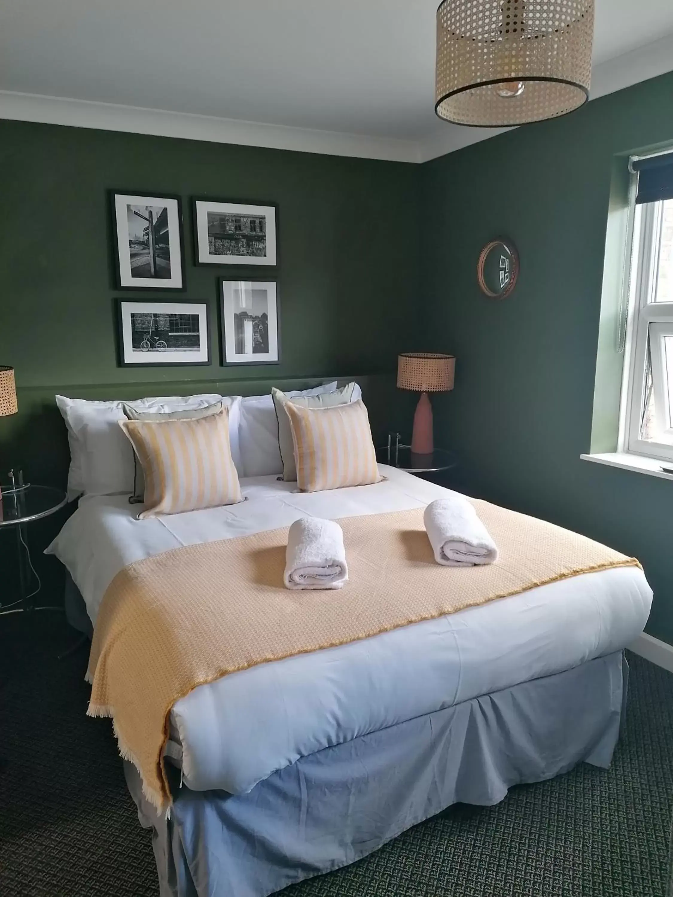 Bedroom, Bed in Old Ship Inn Hackney