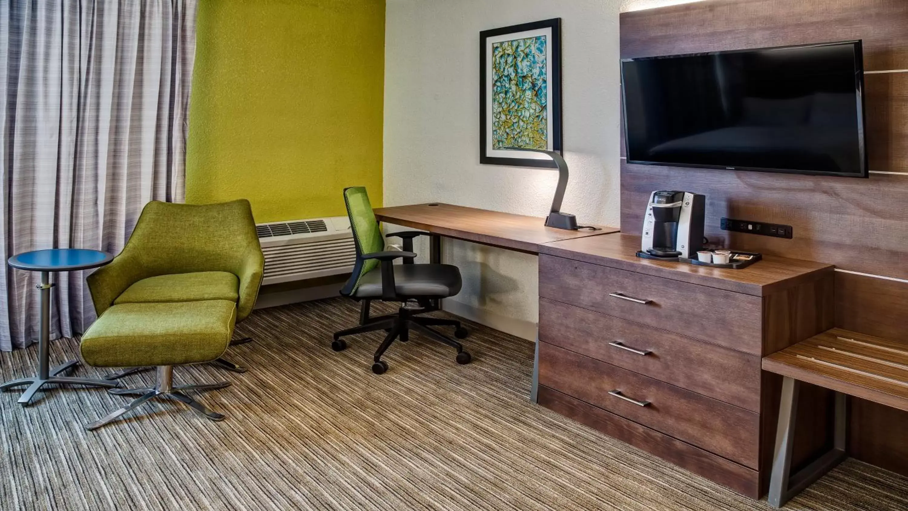 Photo of the whole room, TV/Entertainment Center in Holiday Inn Express Louisville Airport Expo Center, an IHG Hotel