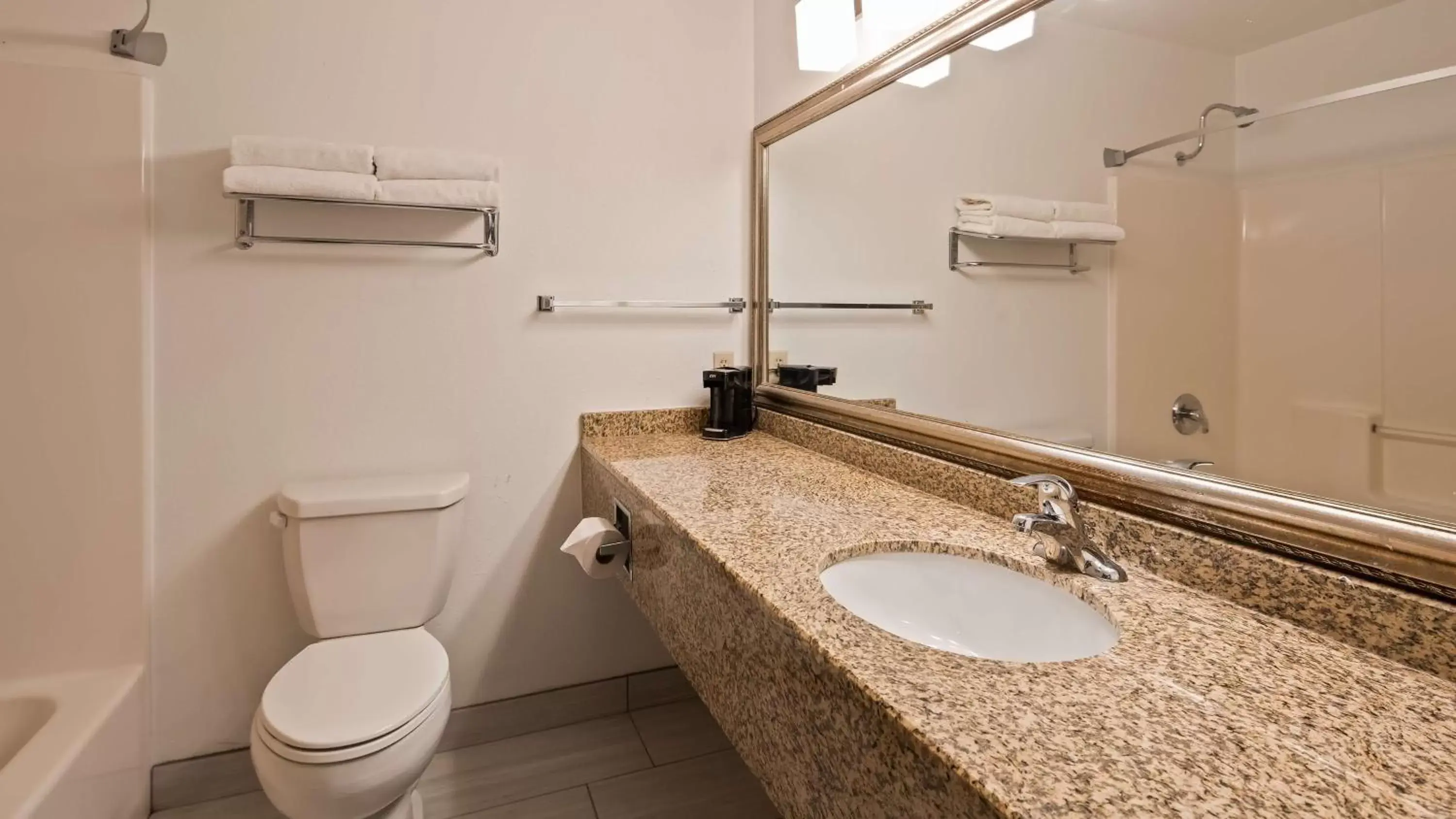 Bathroom in Best Western Inn & Suites - Midway Airport