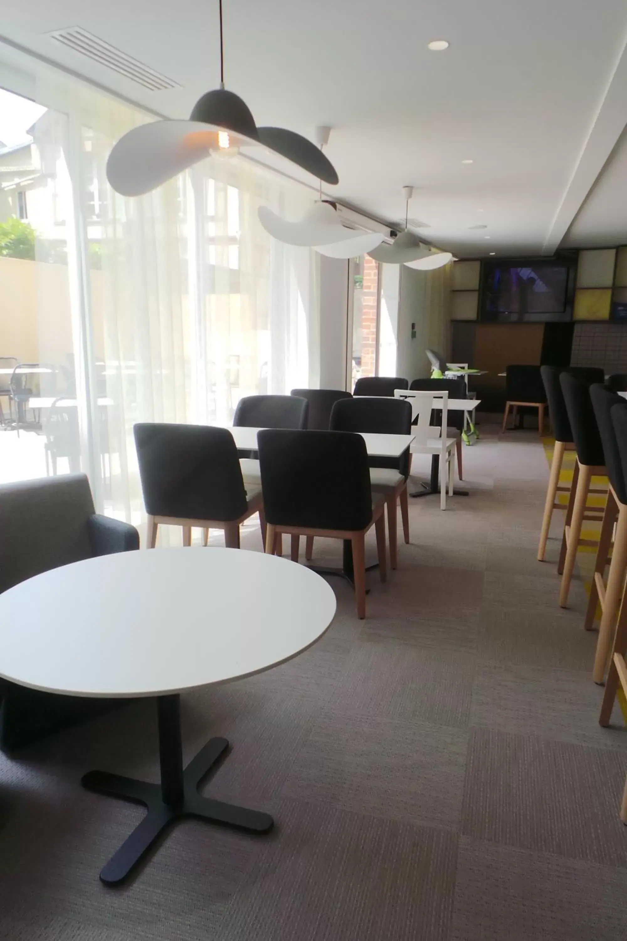Lounge or bar, Restaurant/Places to Eat in ibis Styles Deauville Centre