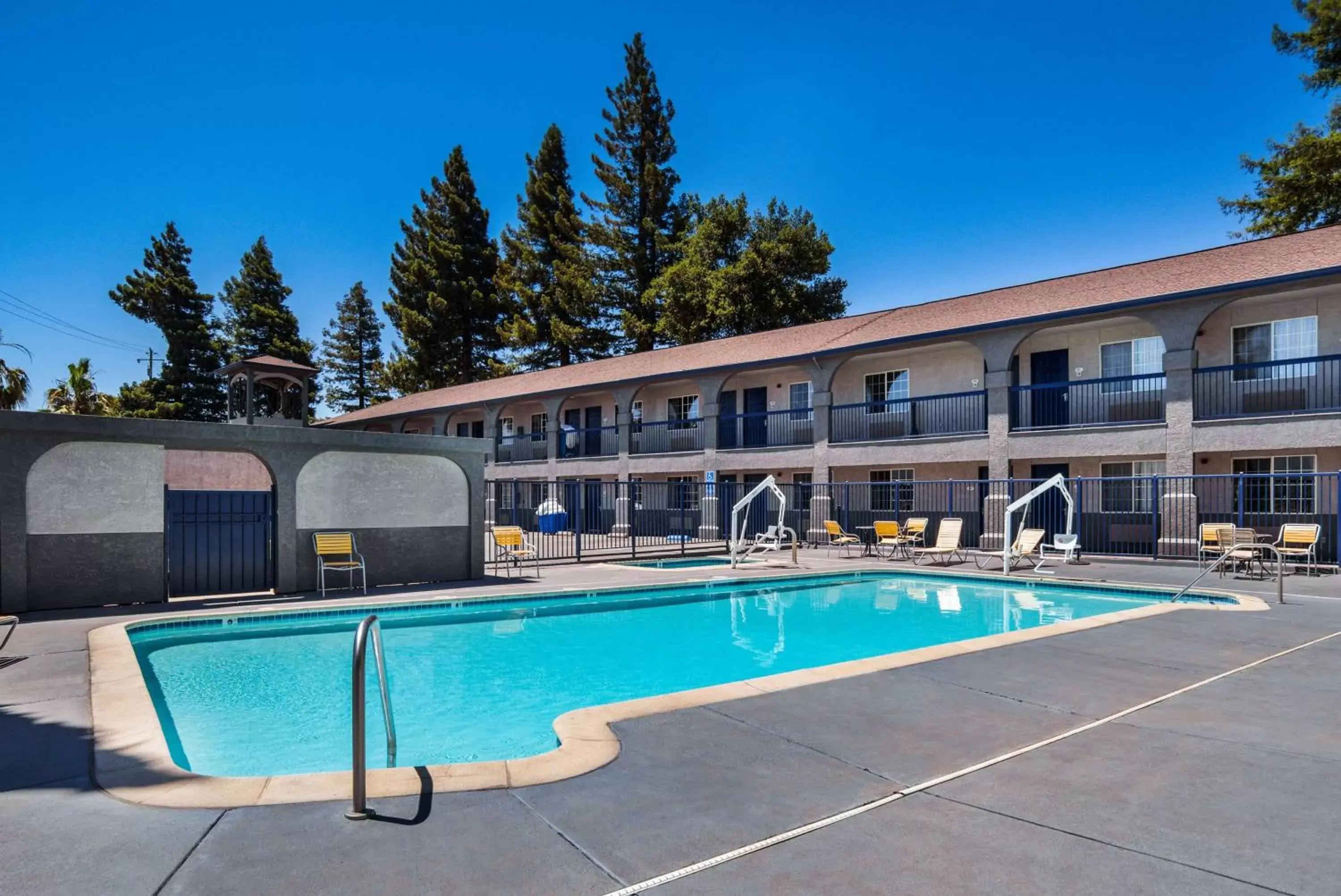 Pool view, Swimming Pool in SureStay Hotel by Best Western Ukiah