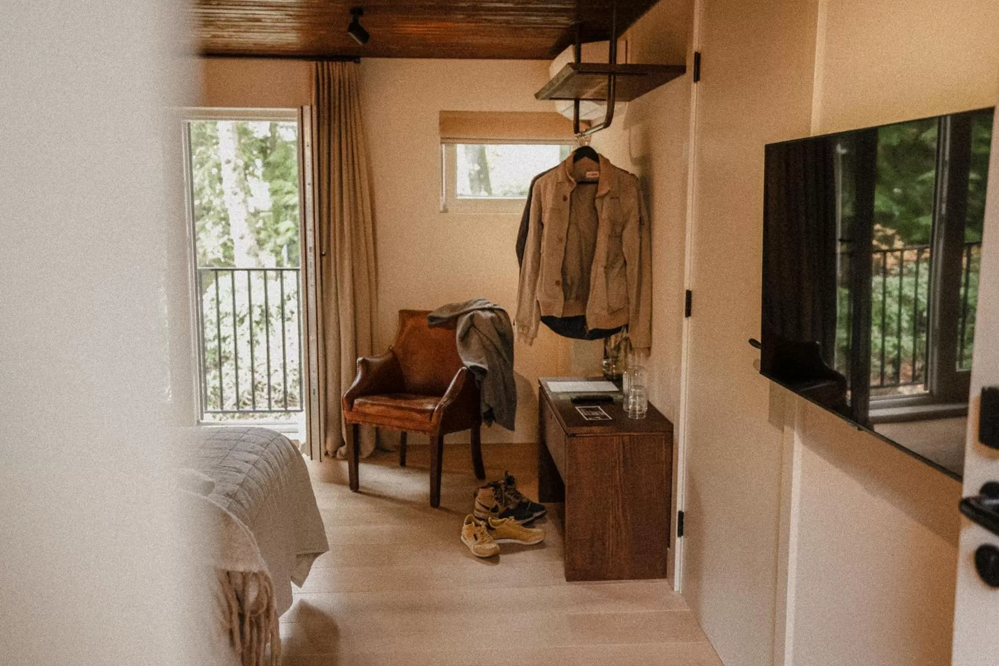 Photo of the whole room in de Wever Lodge