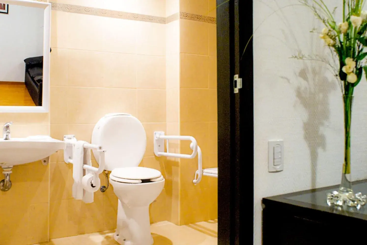 Bathroom in Urquiza Apart Hotel & Suites