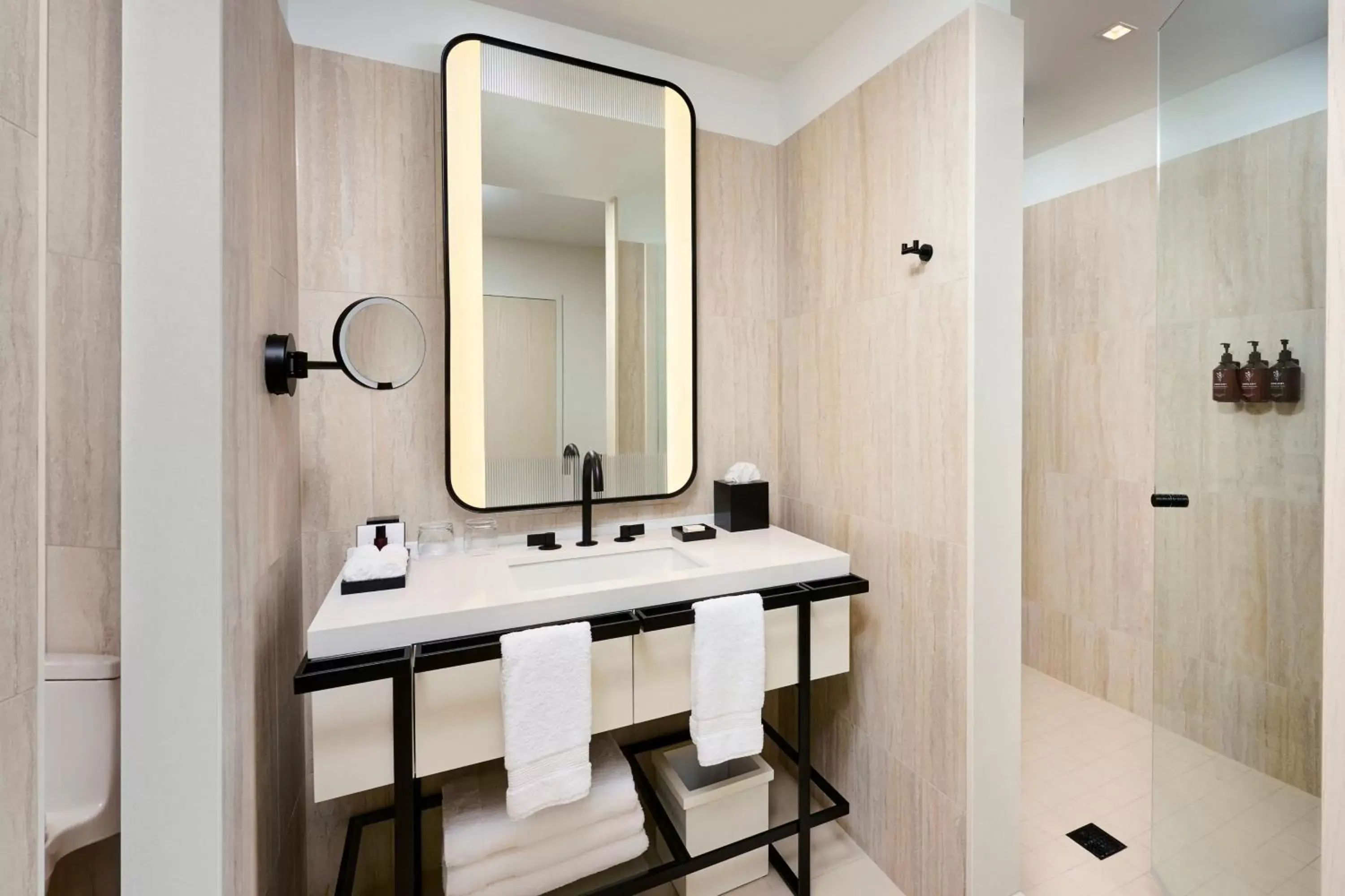 Bathroom in The Pearle Hotel & Spa, Autograph Collection