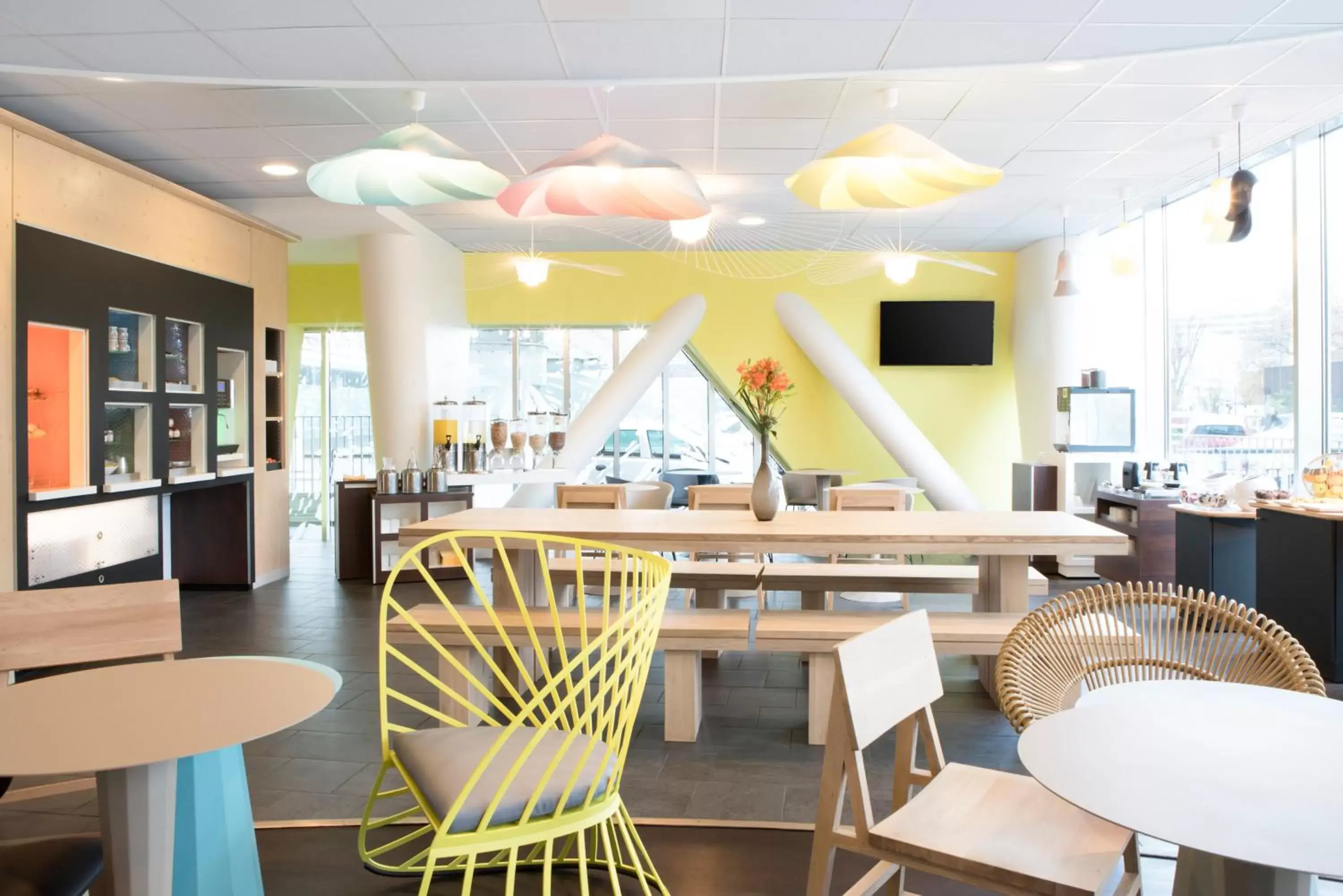 Lounge or bar, Restaurant/Places to Eat in Novotel Suites Lille Europe