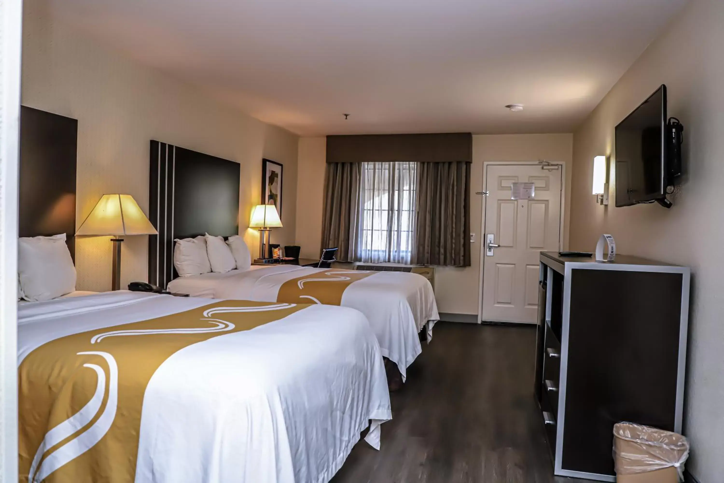 Bedroom in Quality Inn & Suites Camarillo-Oxnard