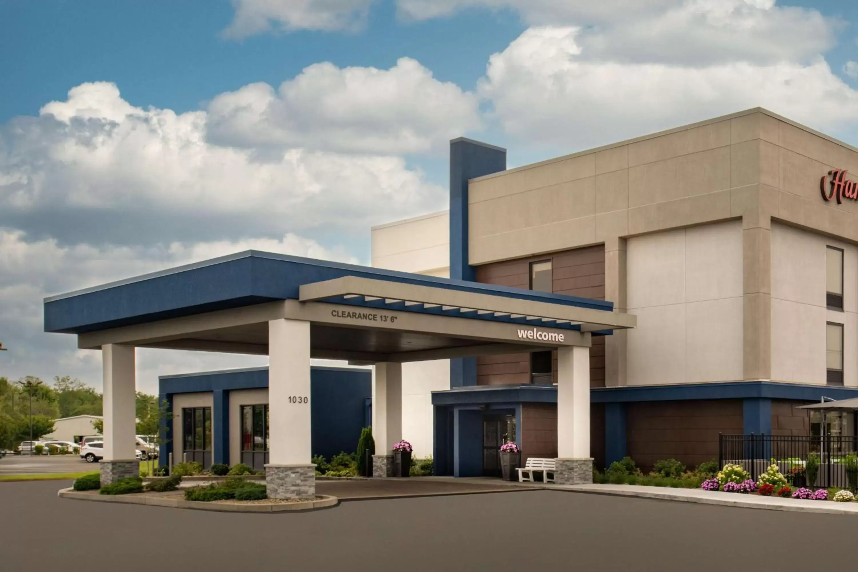 Property building in Hampton Inn Seekonk Property building in Hampton Inn Seekonk