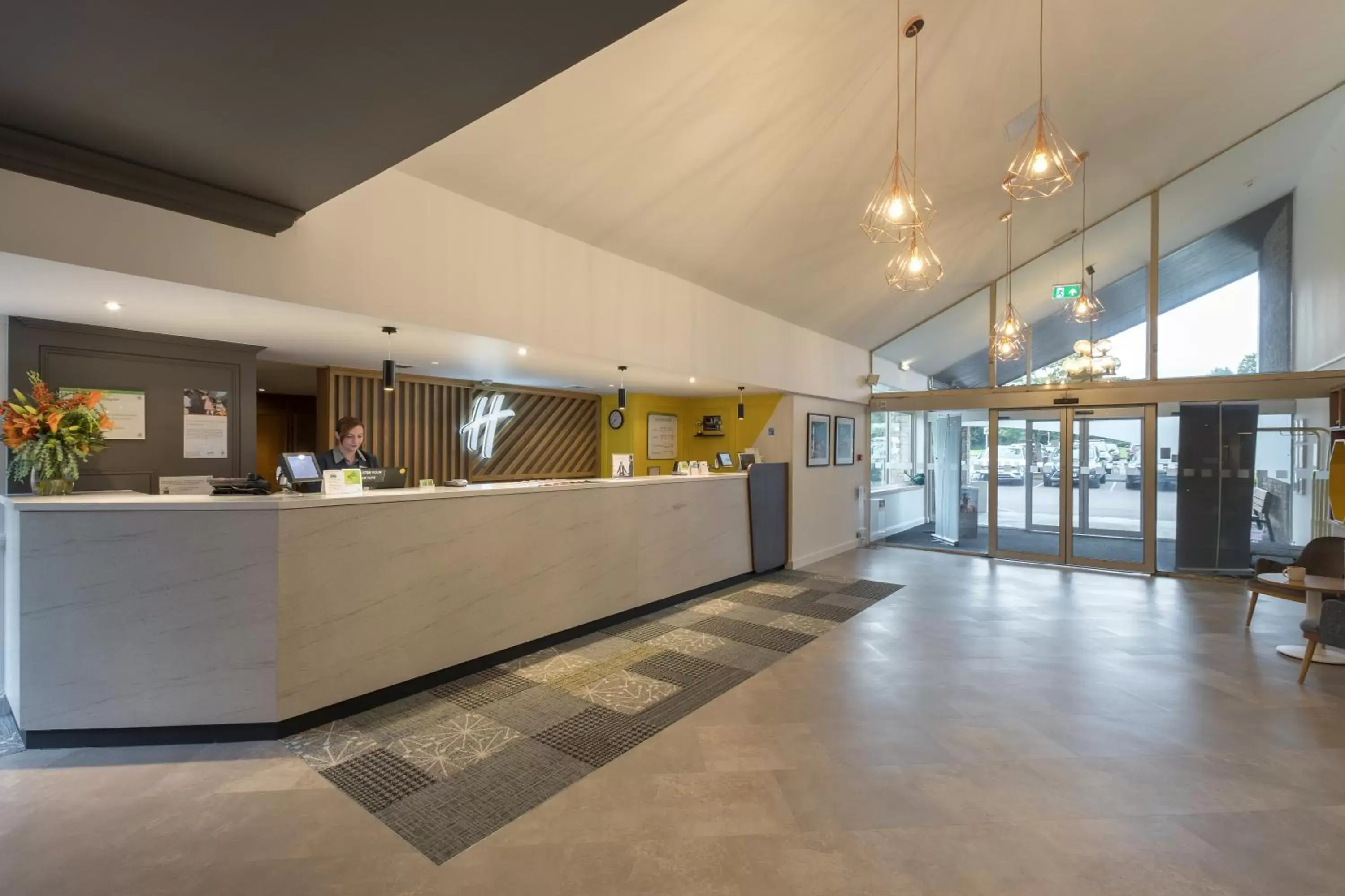 Facade/entrance in Holiday Inn Swindon by IHG Facade/entrance in Holiday Inn Swindon by IHG