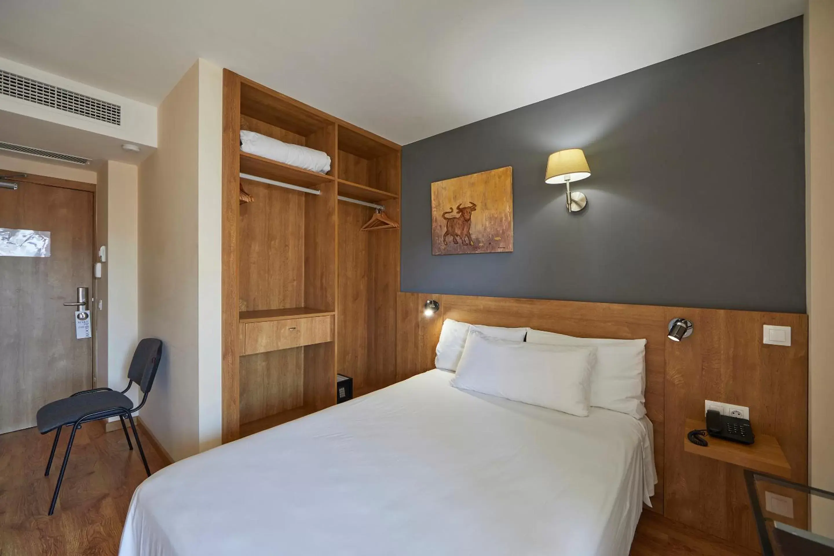 Photo of the whole room, Bed in Santa Ponsa Pins