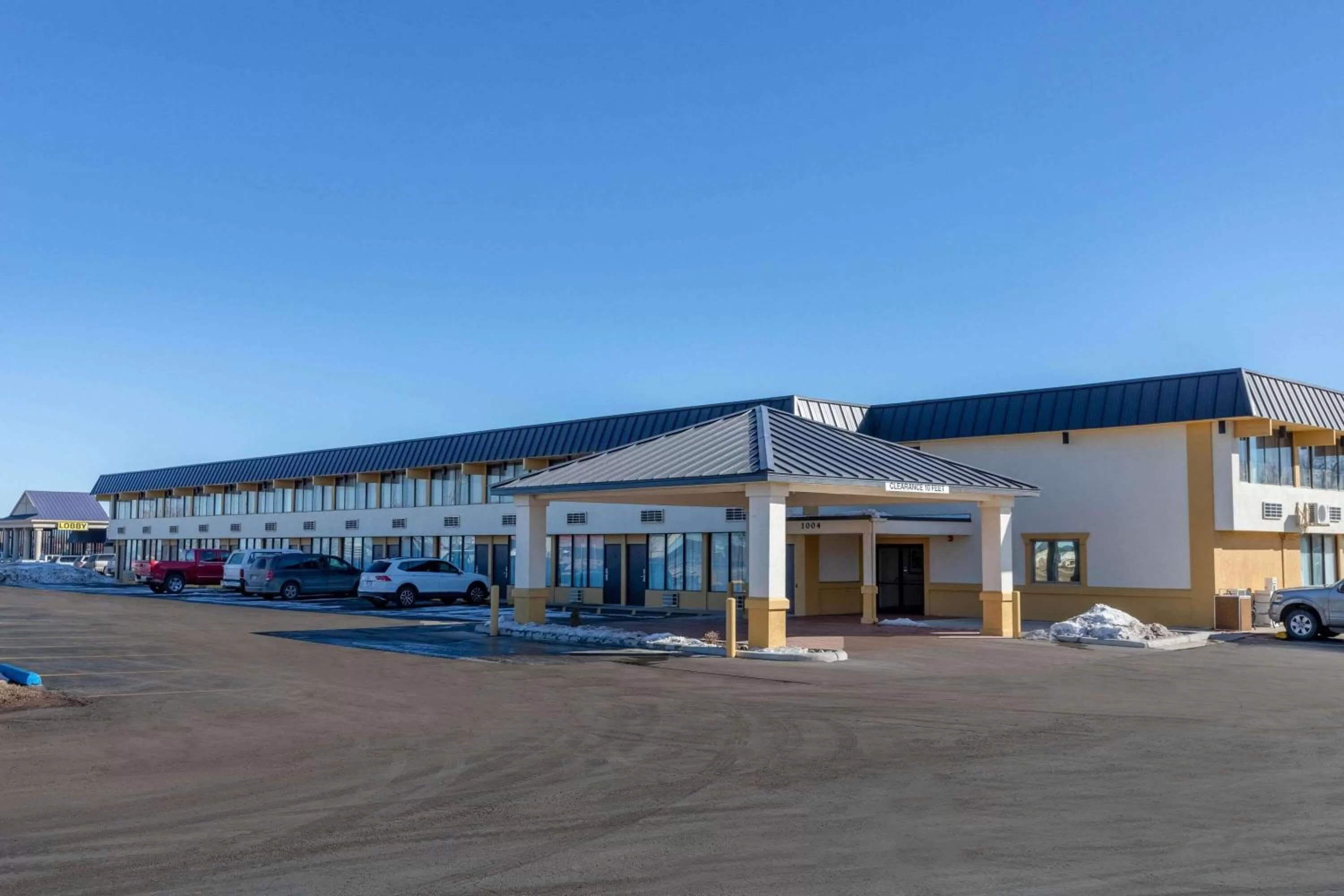 Property building in Howard Johnson by Wyndham Gillette