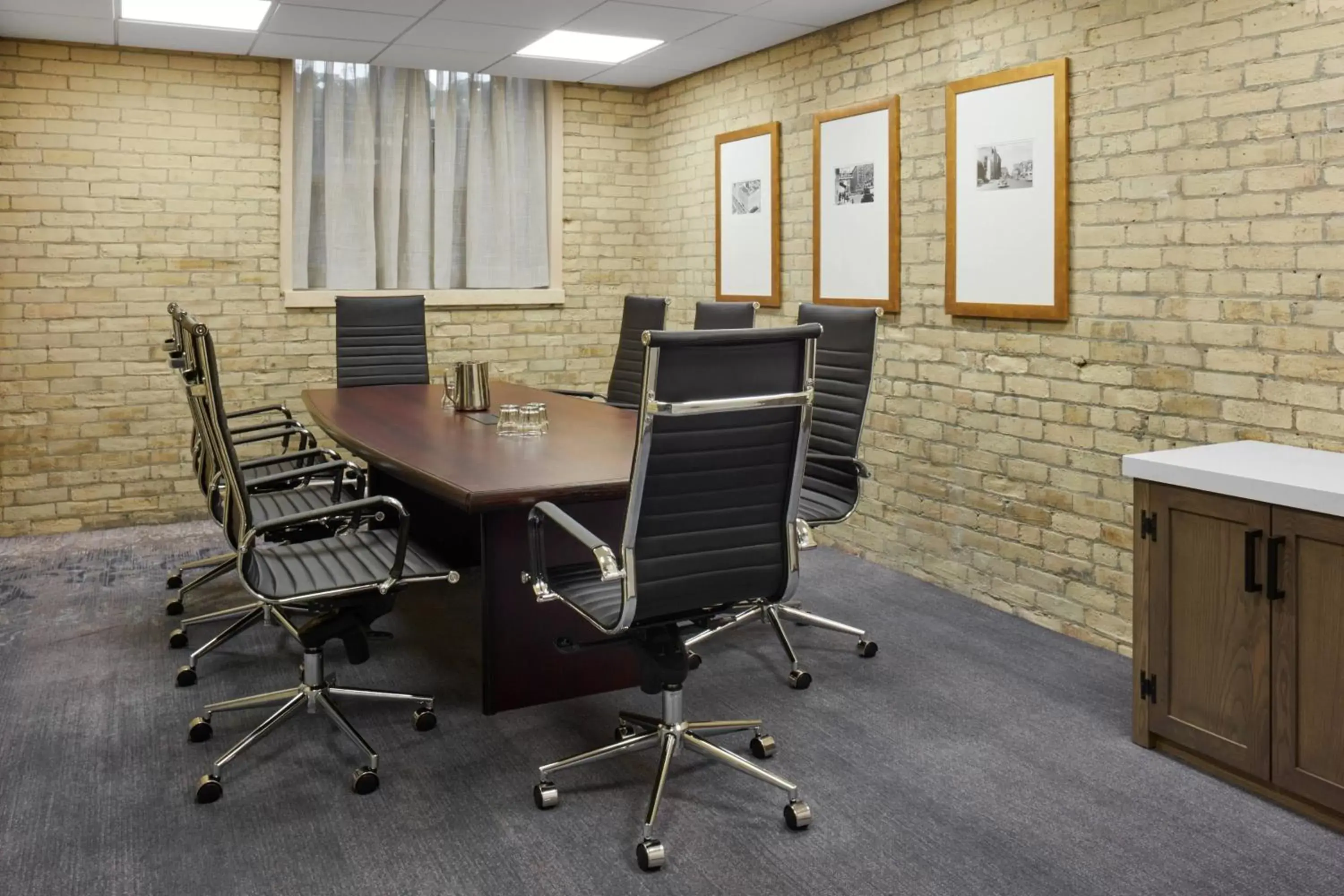 Meeting/conference room in Delta Hotels by Marriott London Armouries