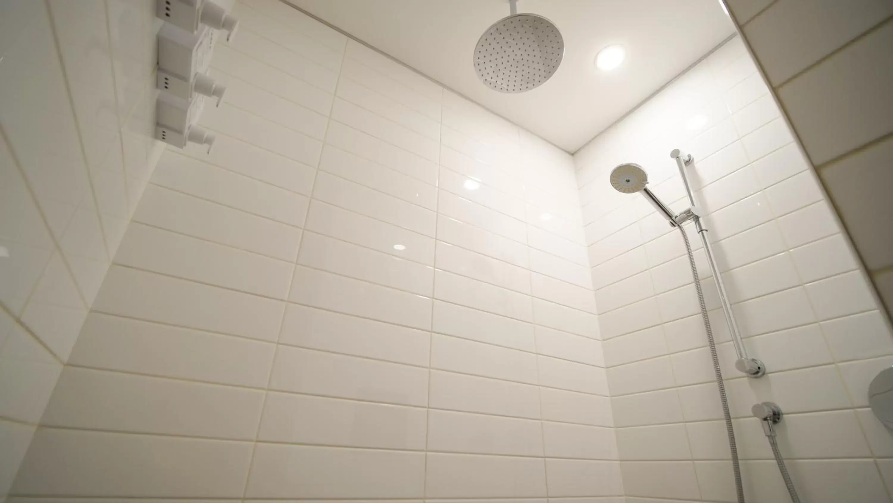 Shower, Bathroom in Manoir Belle Plage