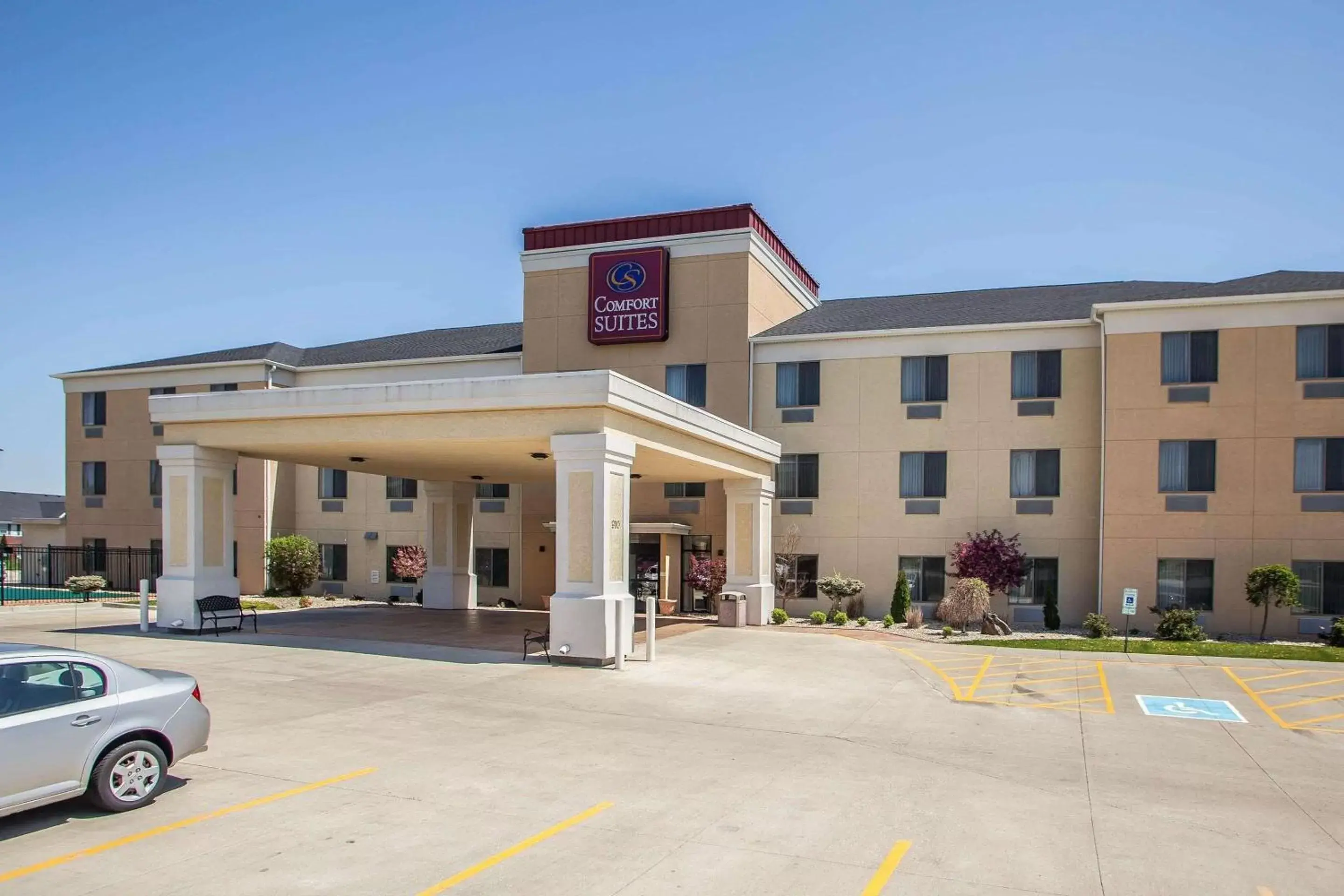 Property Building in Comfort Suites Bloomington I-55 and I-74