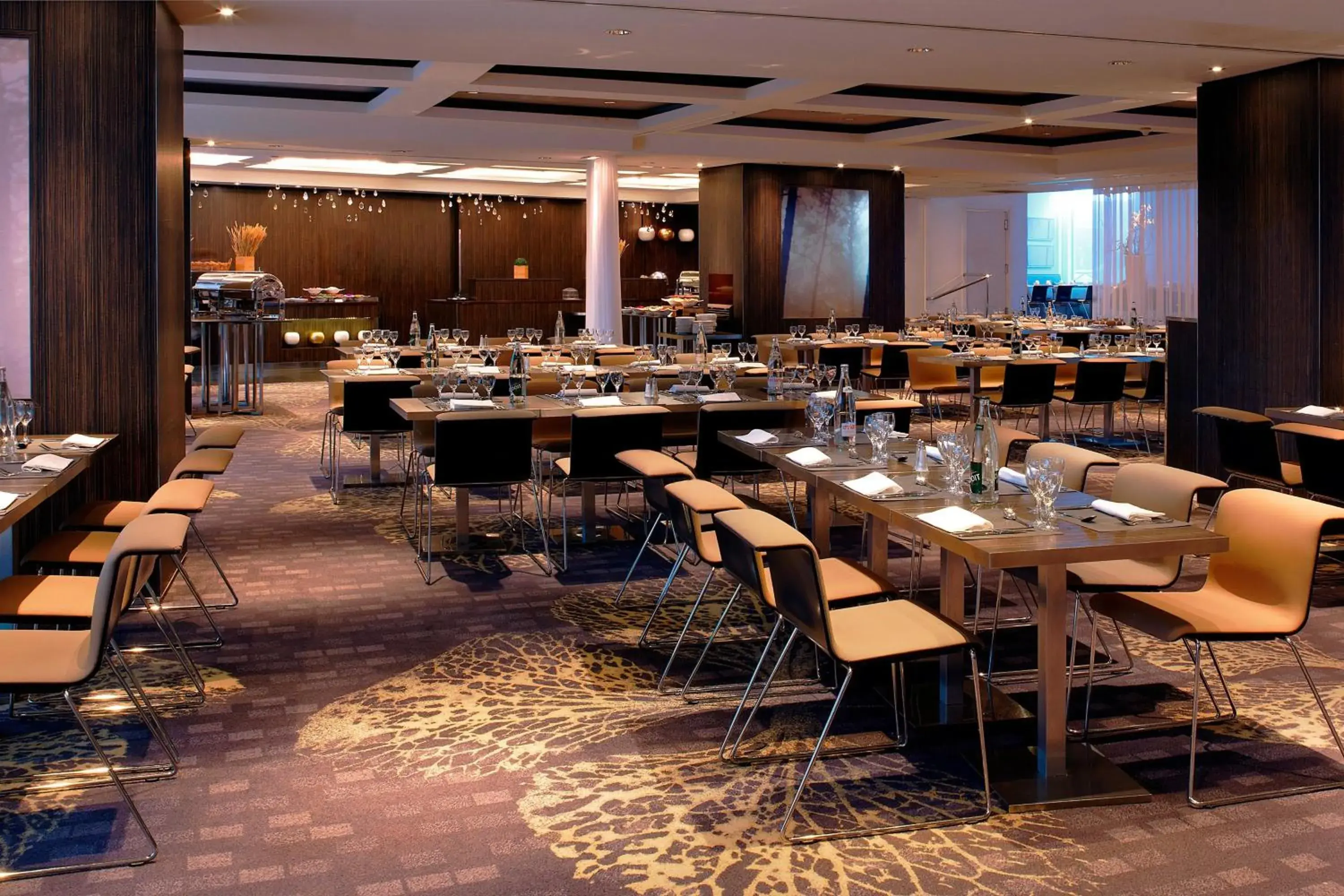 Meeting/conference room, Restaurant/Places to Eat in Le Meridien Etoile