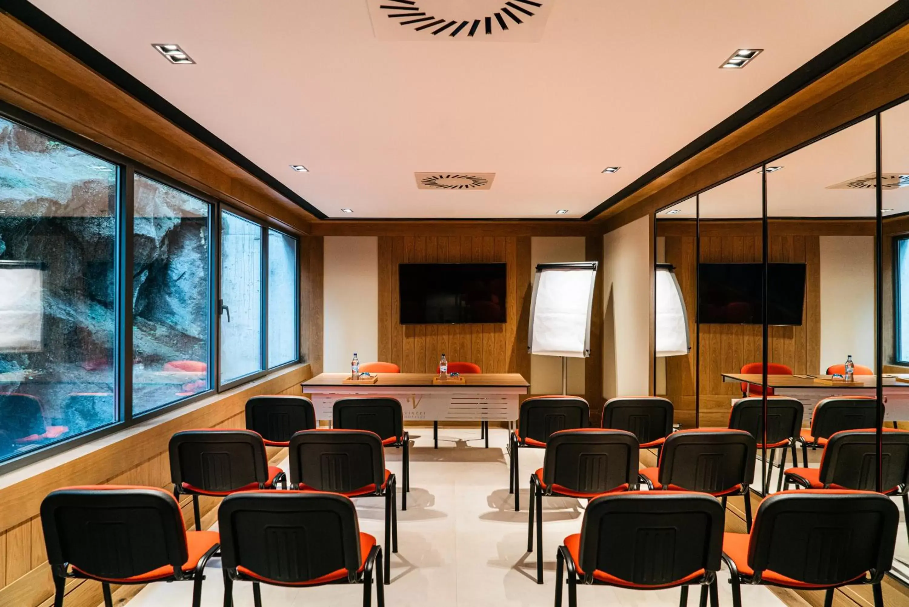 Meeting/conference room in Vincci Ponte de Ferro