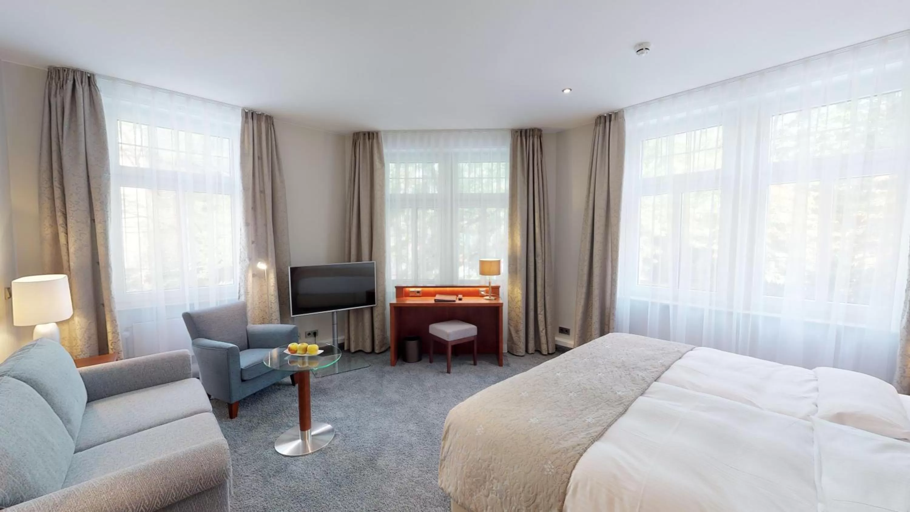 TV and multimedia, Bed in Hotel Oranien Wiesbaden