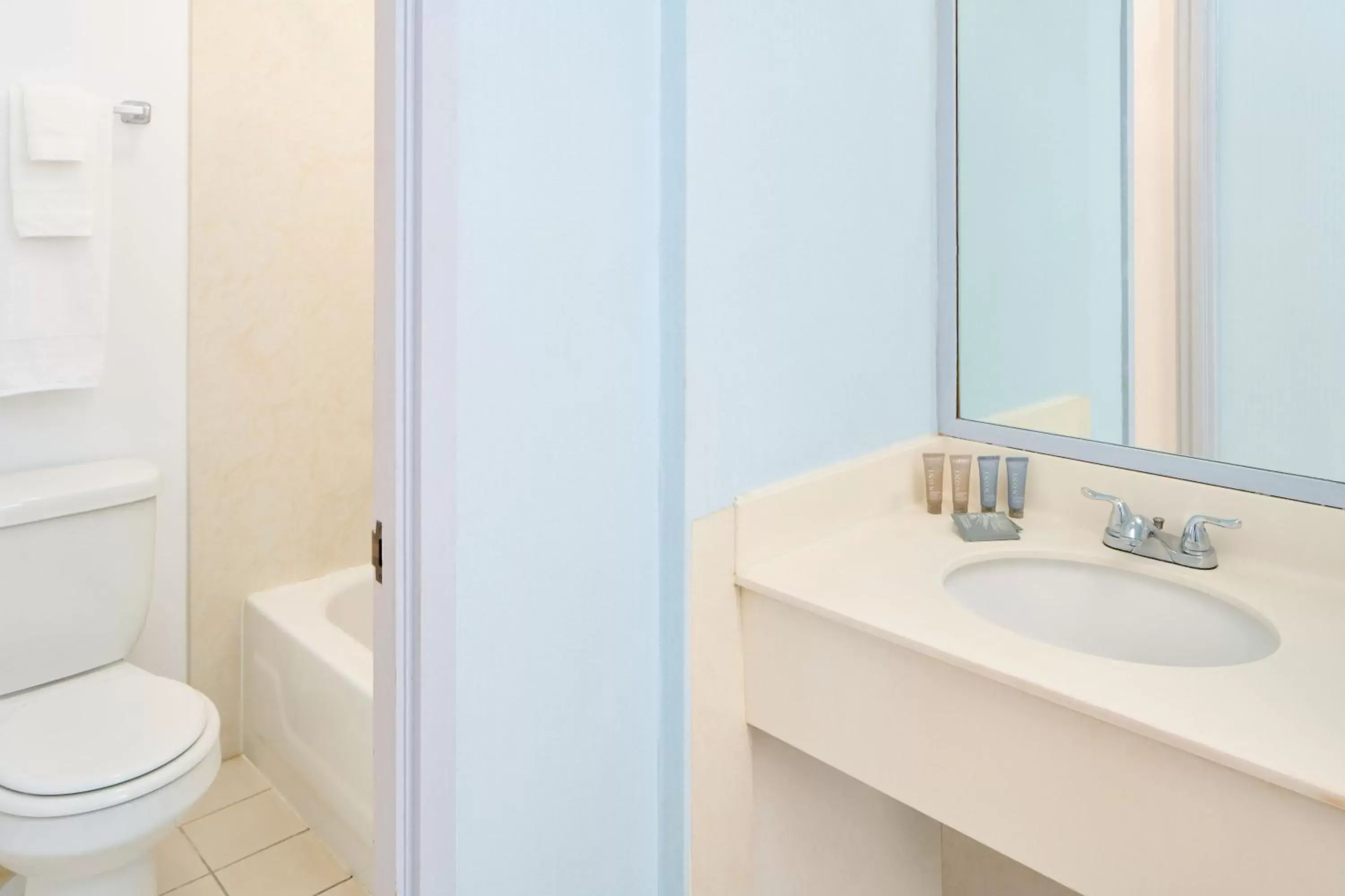 Shower, Bathroom in Ewa Hotel Waikiki