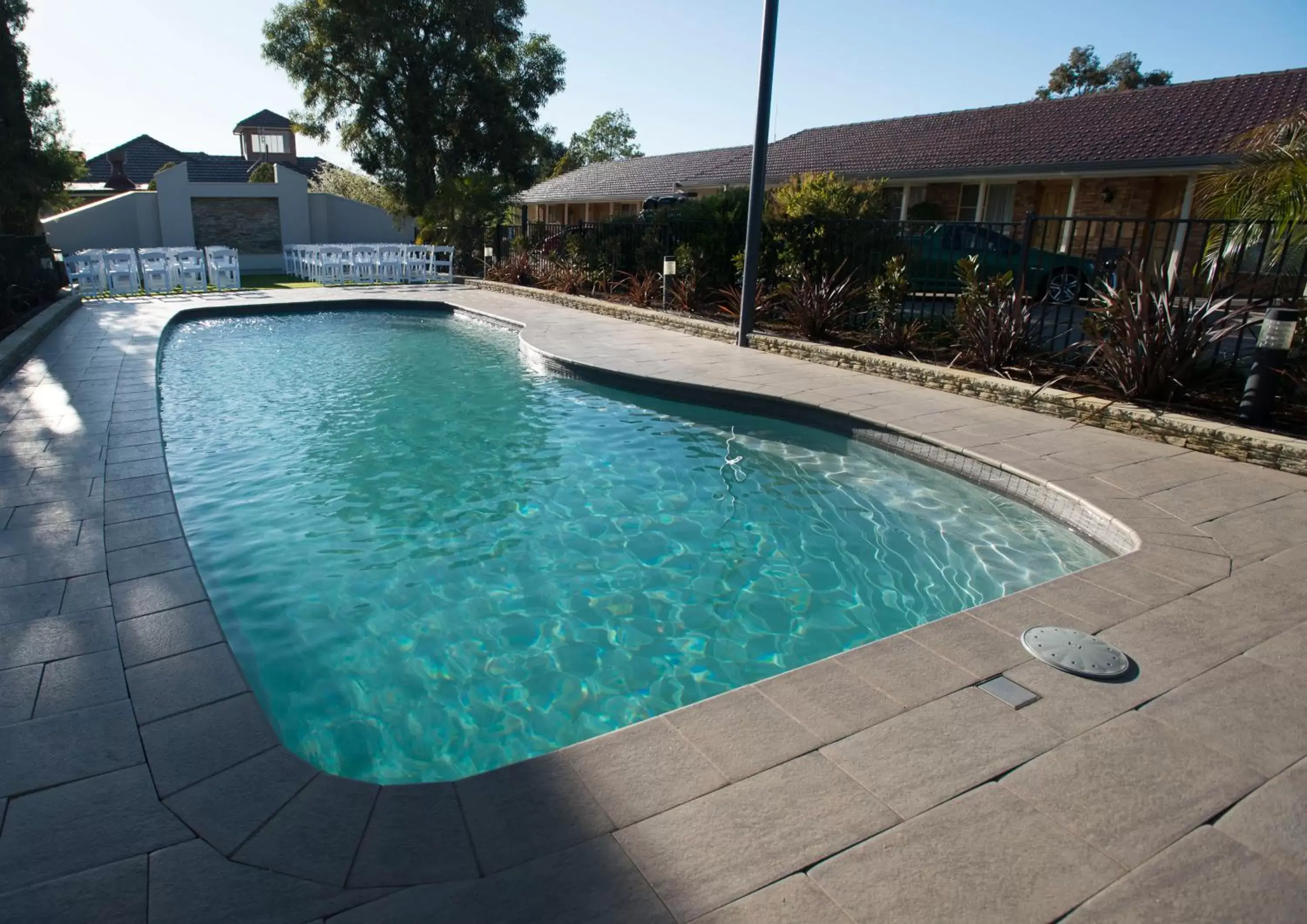 Facade/entrance, Swimming Pool in Best Western Plus All Settlers Motor Inn