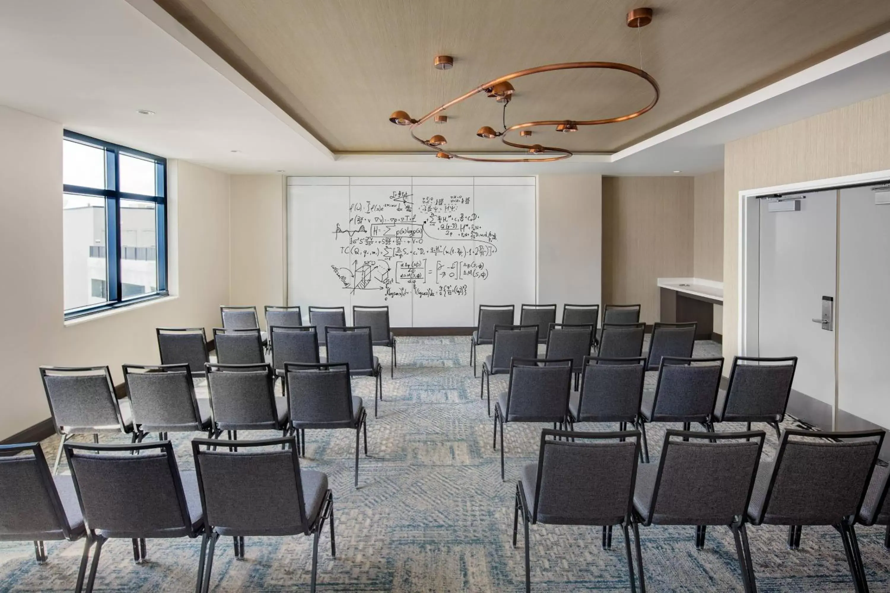 Meeting/conference room in Luminary Hotel & Co., Autograph Collection
