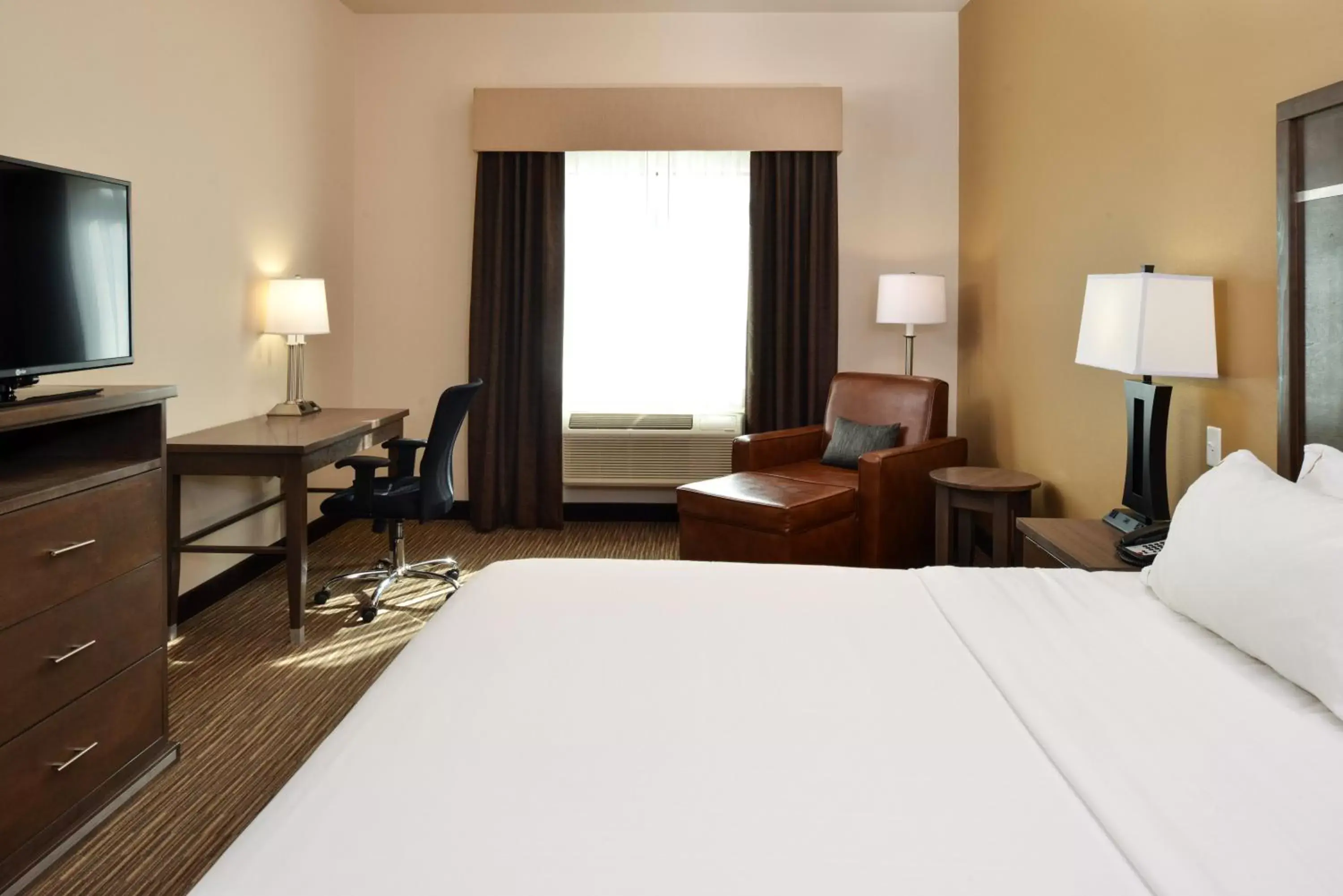 Photo of the whole room, Bed in Holiday Inn Express & Suites Globe, an IHG Hotel