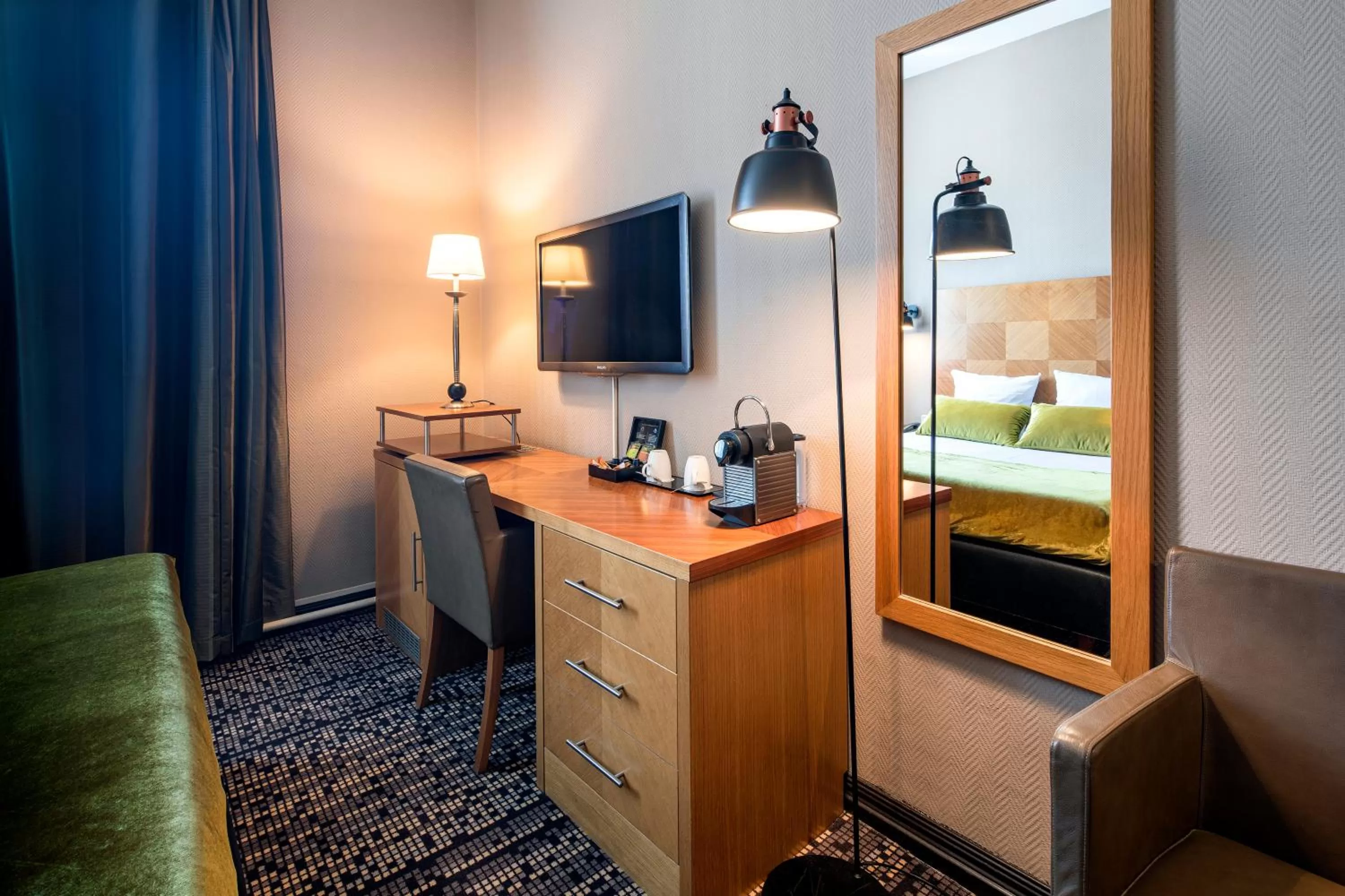 Coffee/tea facilities, Bed in The Alfred Hotel