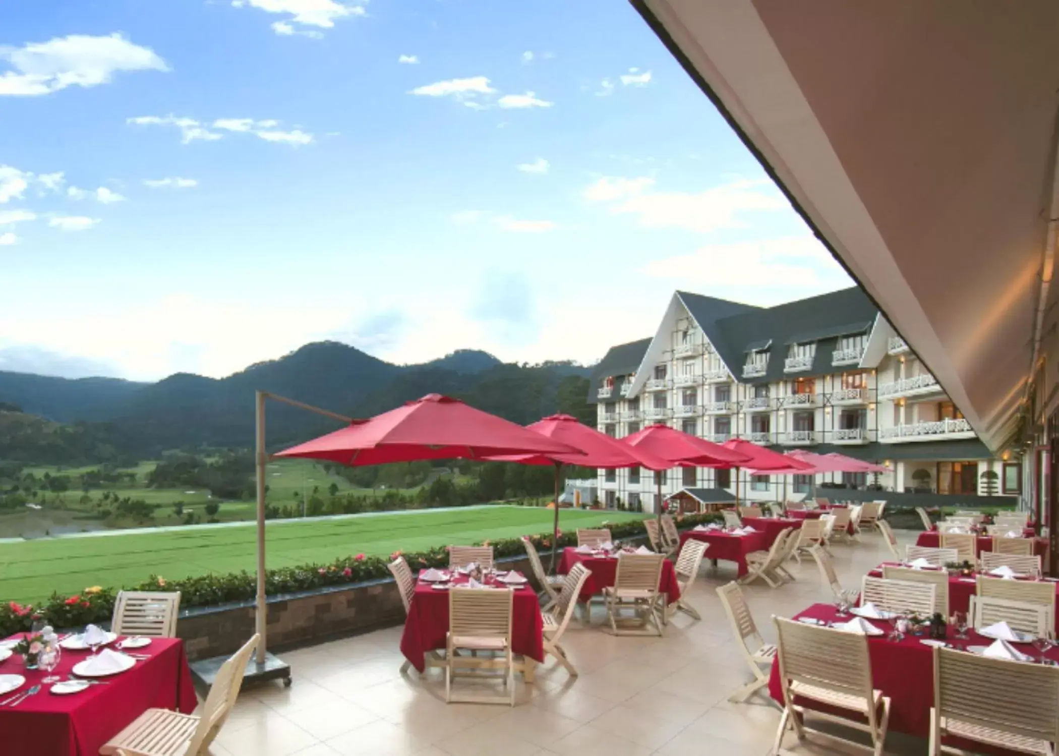 Patio, Restaurant/Places to Eat in Swiss-Belresort Tuyen Lam