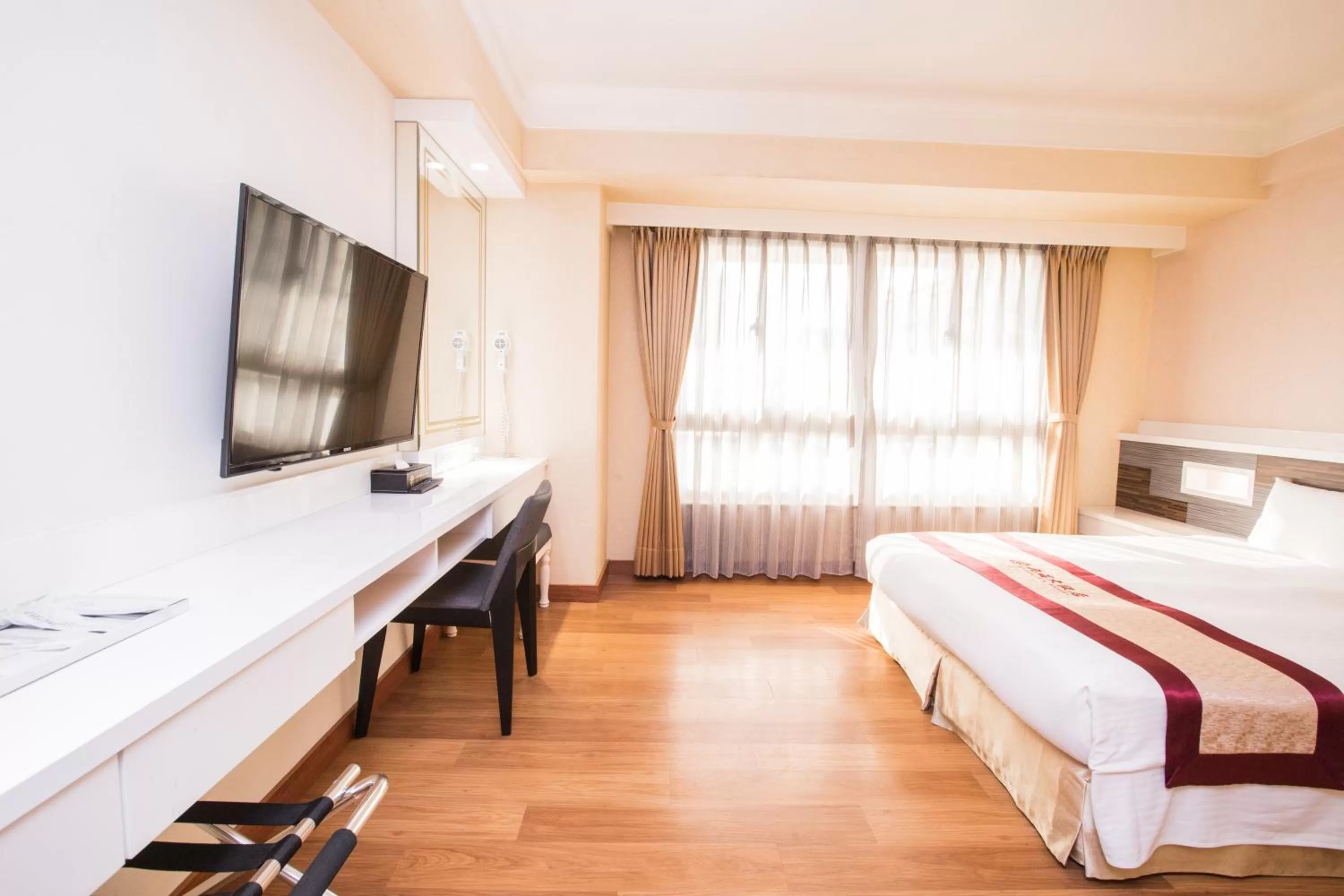 Bedroom, Bed in Ever Luck Hotel