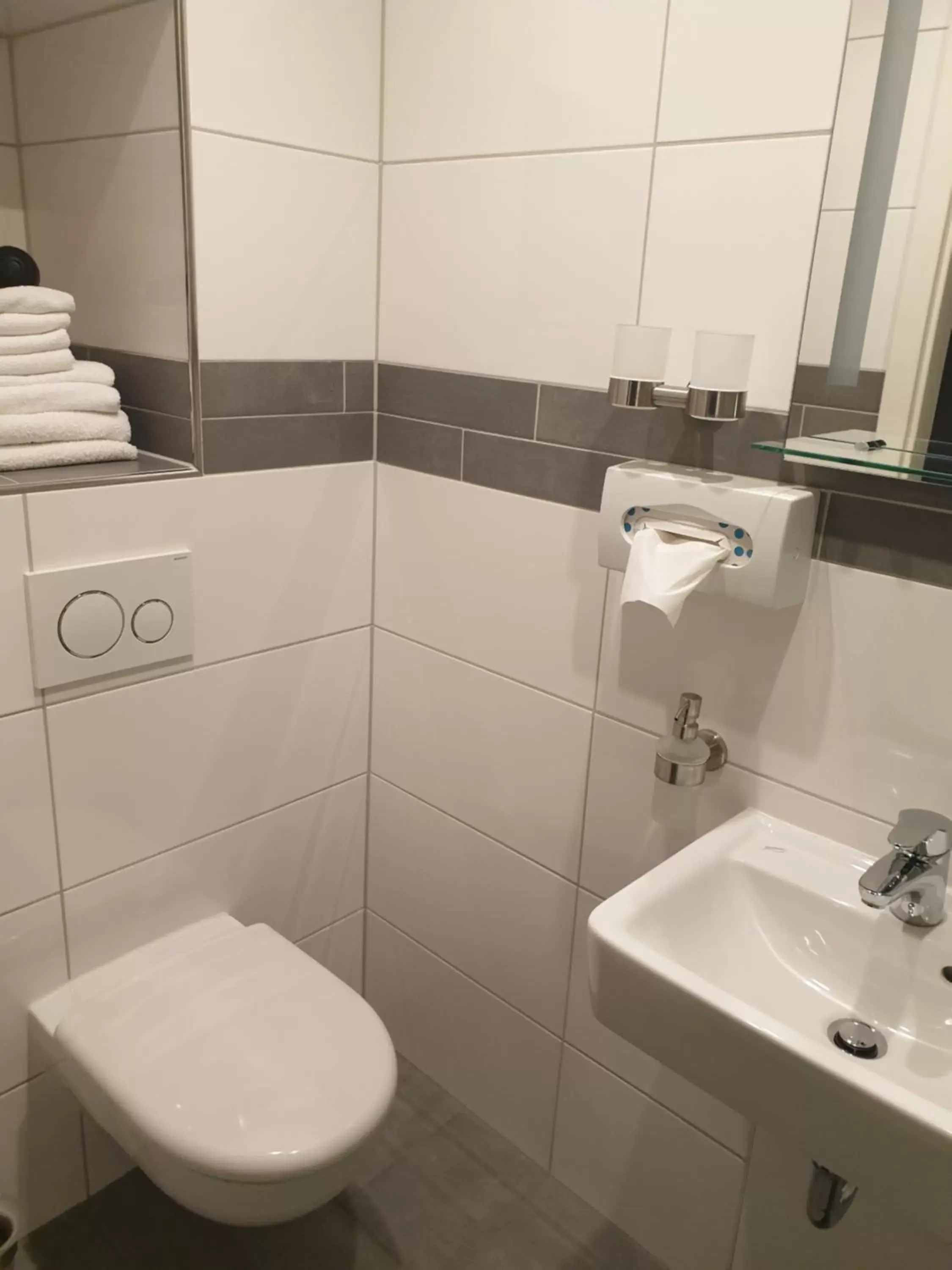 Photo of the whole room, Bathroom in Hotel Regina