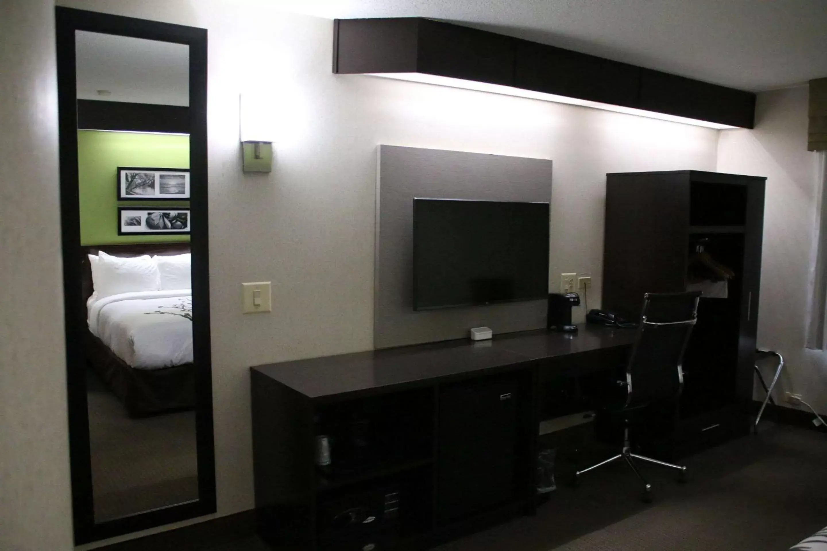 Photo of the whole room, TV/Entertainment Center in Sleep Inn near Great Lakes Naval Base