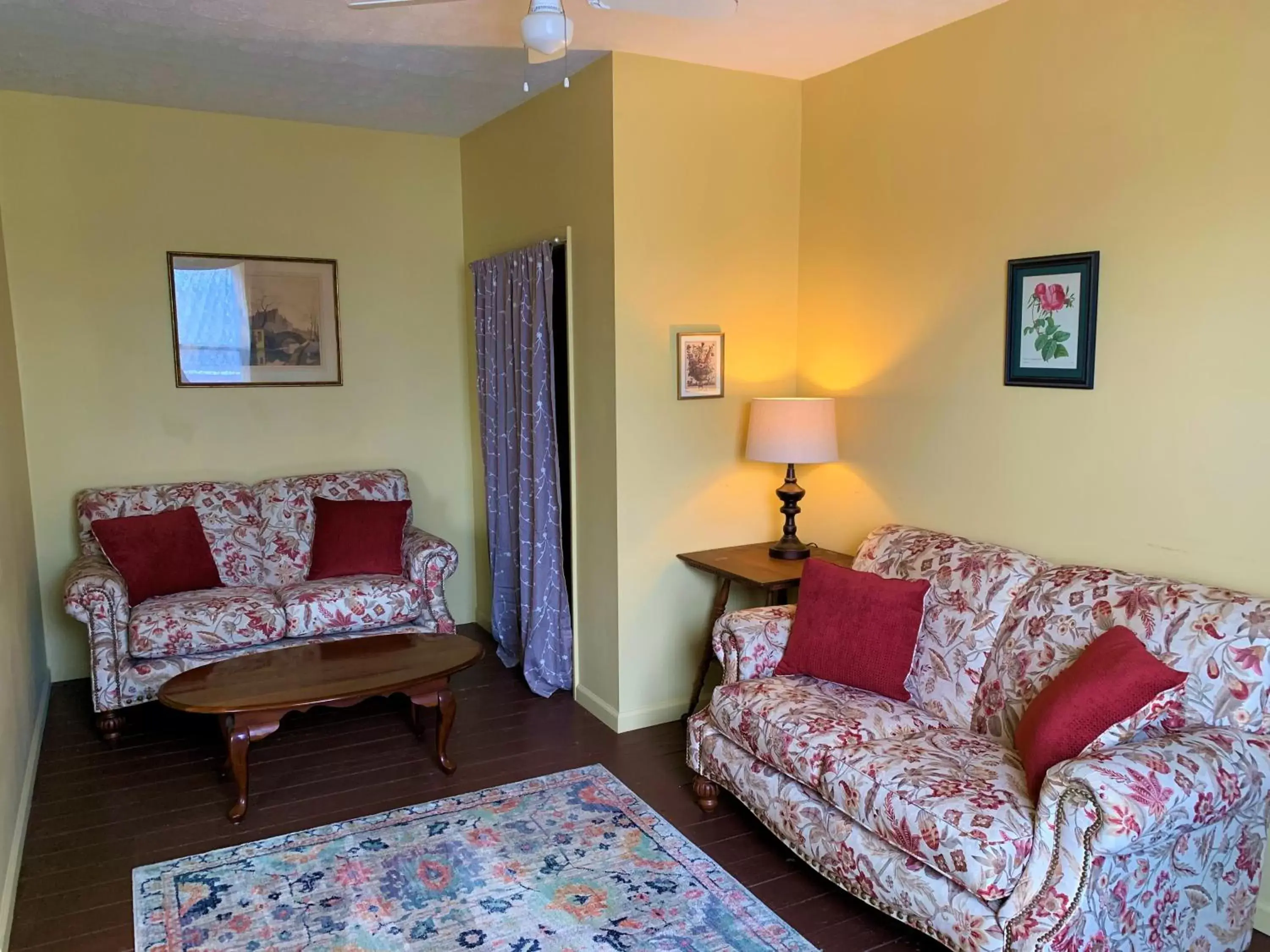 Living room, Seating Area in Naples Hotel