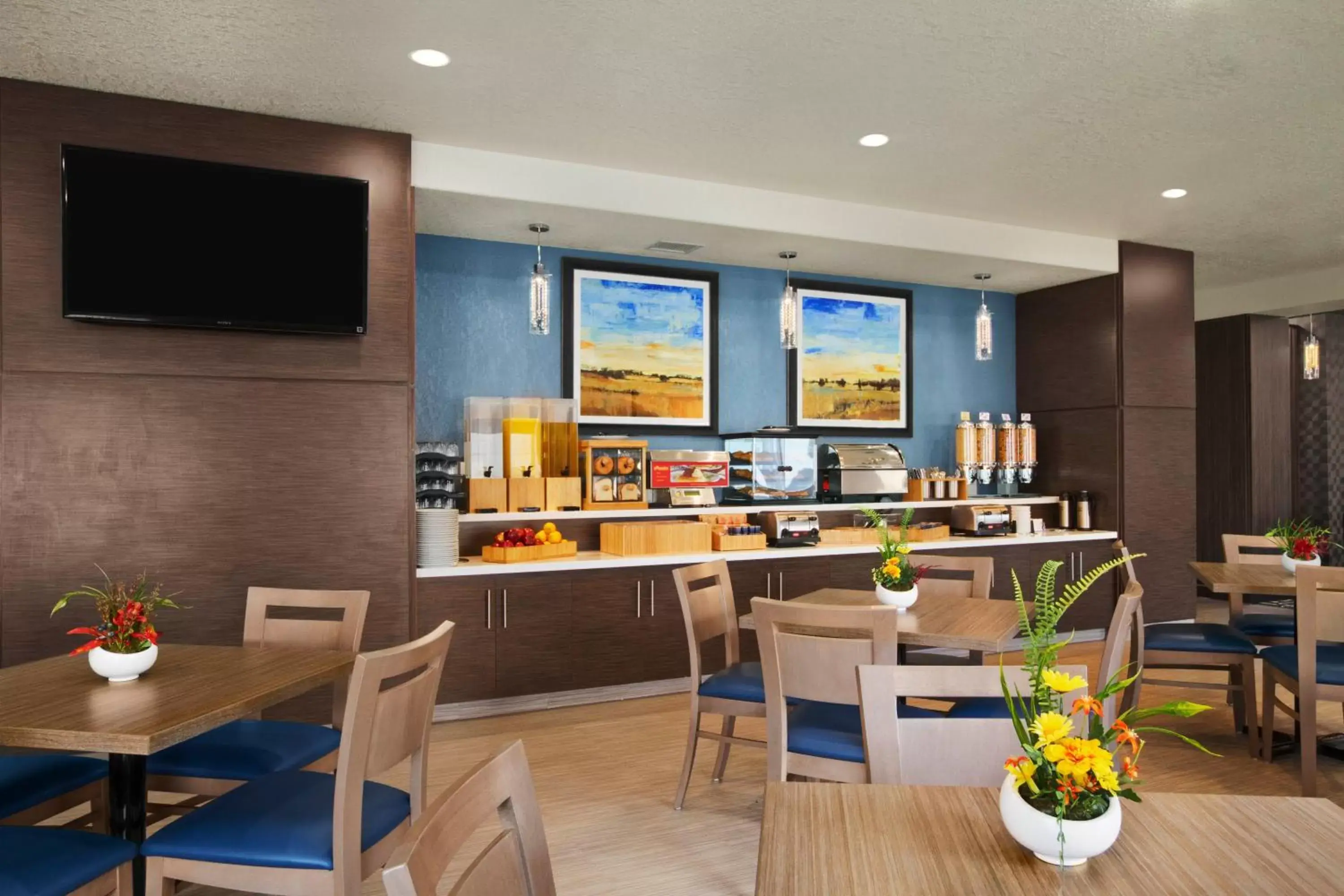 Restaurant/Places to Eat in Days Inn & Suites by Wyndham Yorkton