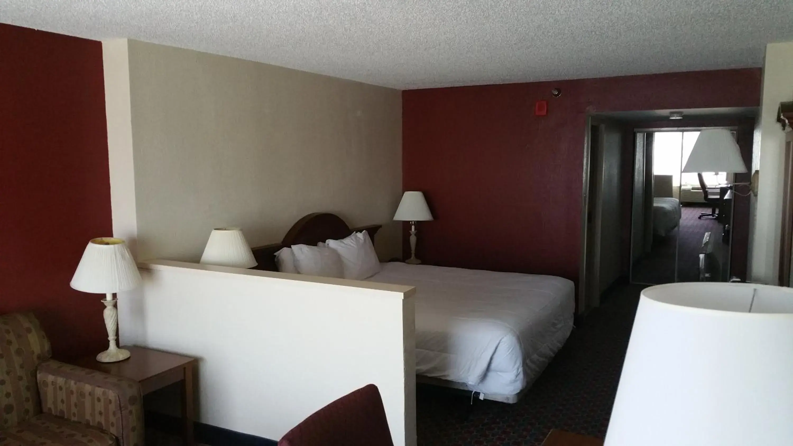 Photo of the whole room, Room Photo in Imperial Swan Hotel and Suites Lakeland