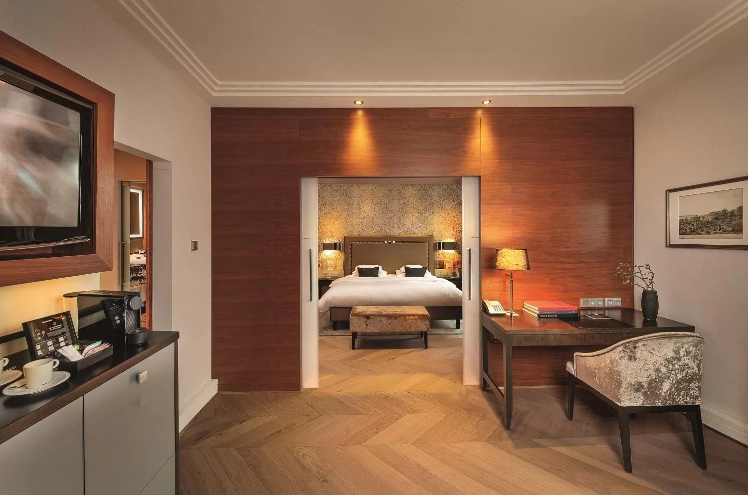 Living room, Bed in Hotel Maximilian’s