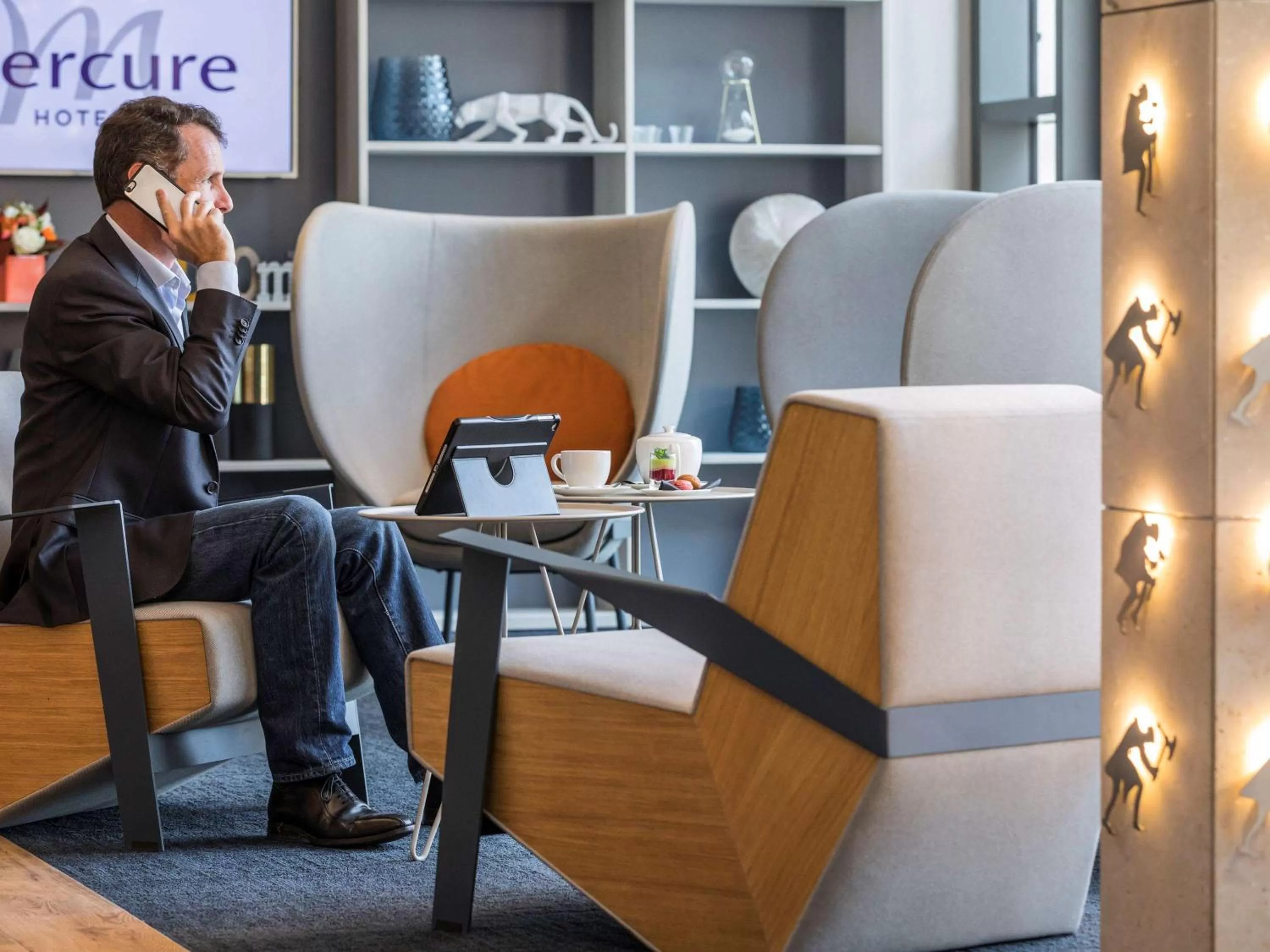 Lounge or bar in Mercure Beauvais Centre Cathédrale