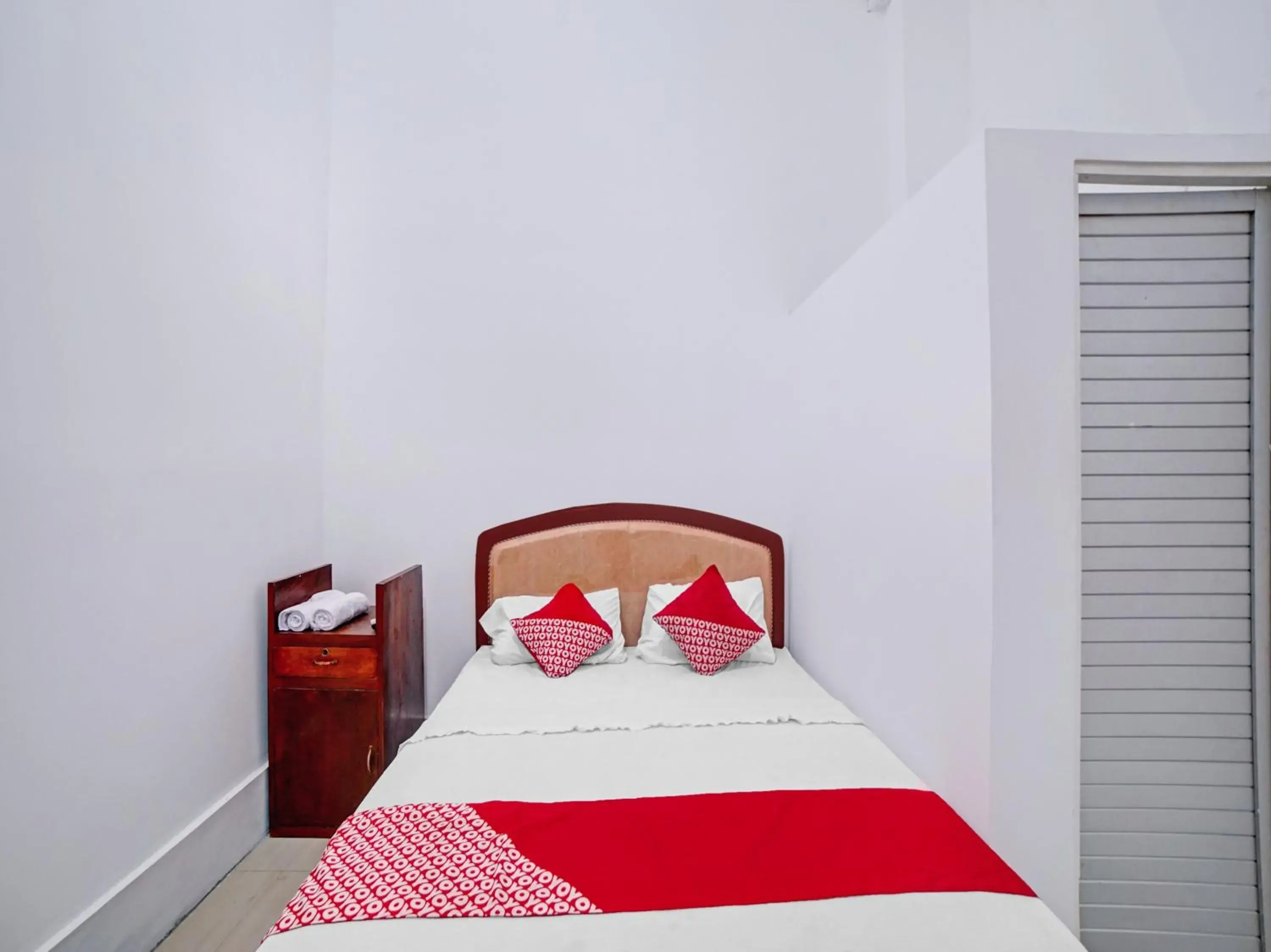 Bedroom, Bed in OYO 90387 Sepakat Guest House