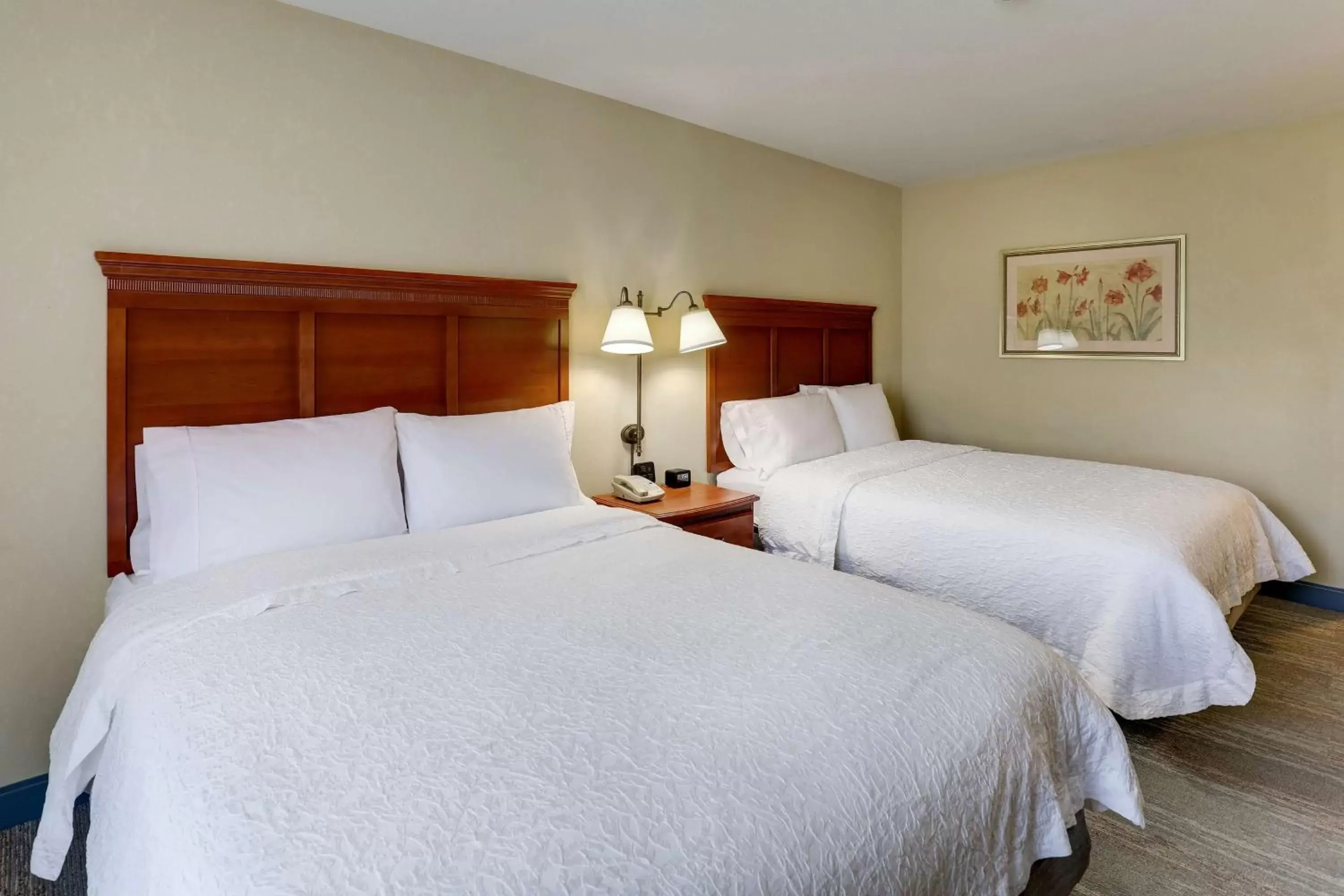 Bed in Hampton Inn & Suites St. Louis - Edwardsville