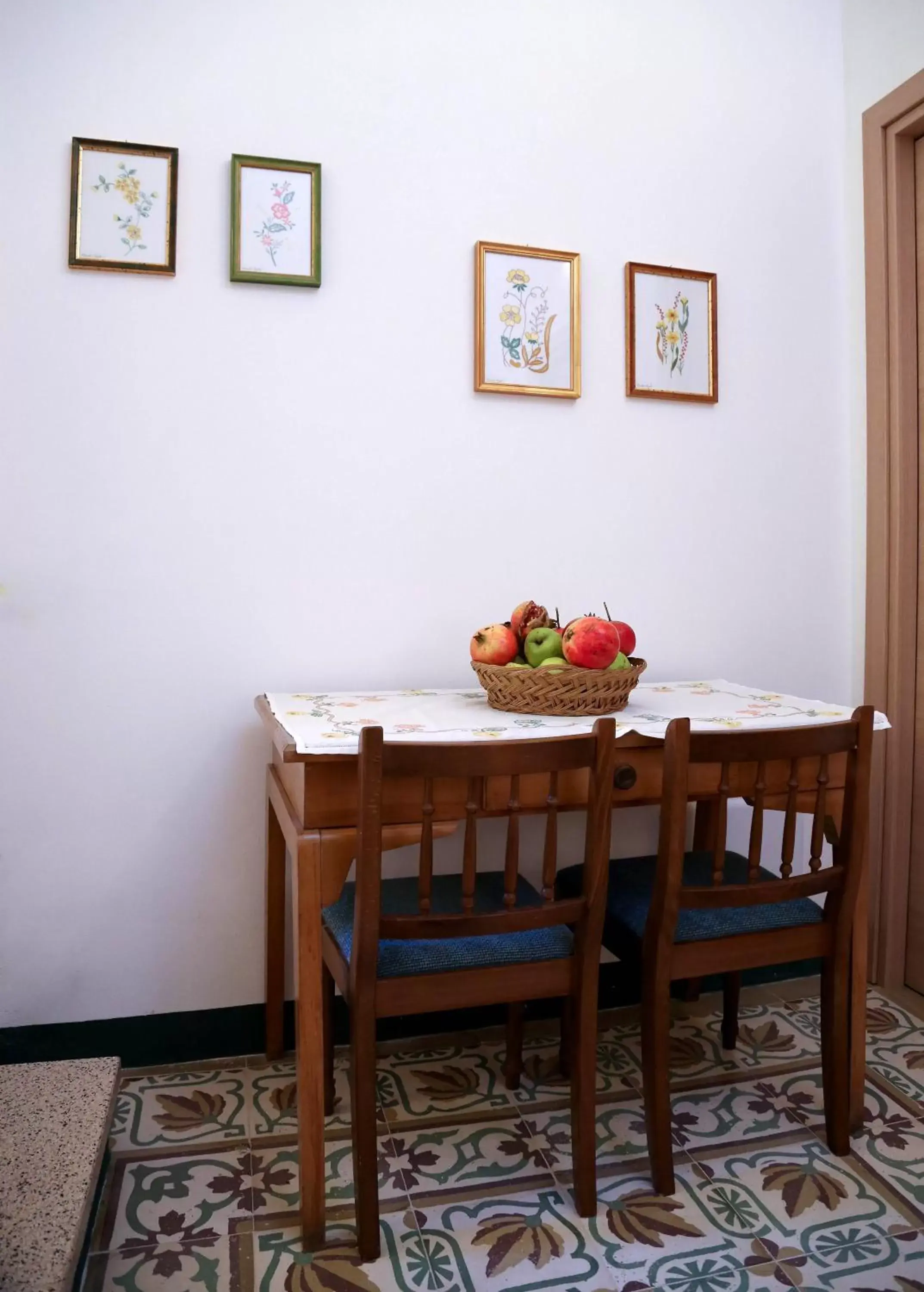 Decorative detail, Dining Area in B&B a Casa della Nonna Uccia