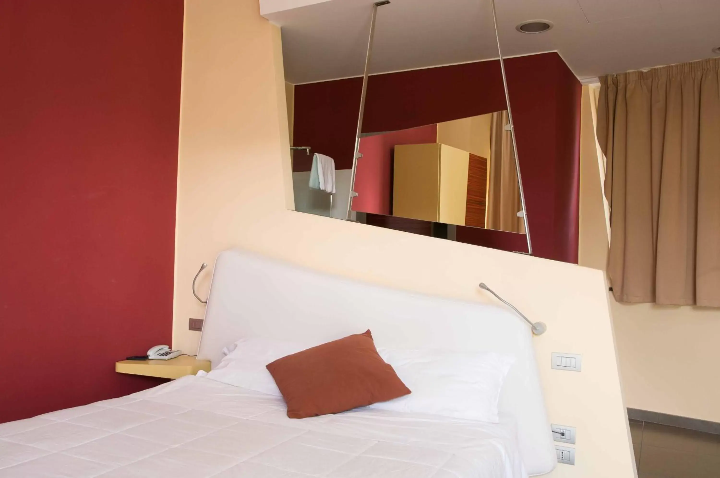 Bed in ibis Styles Catania Acireale