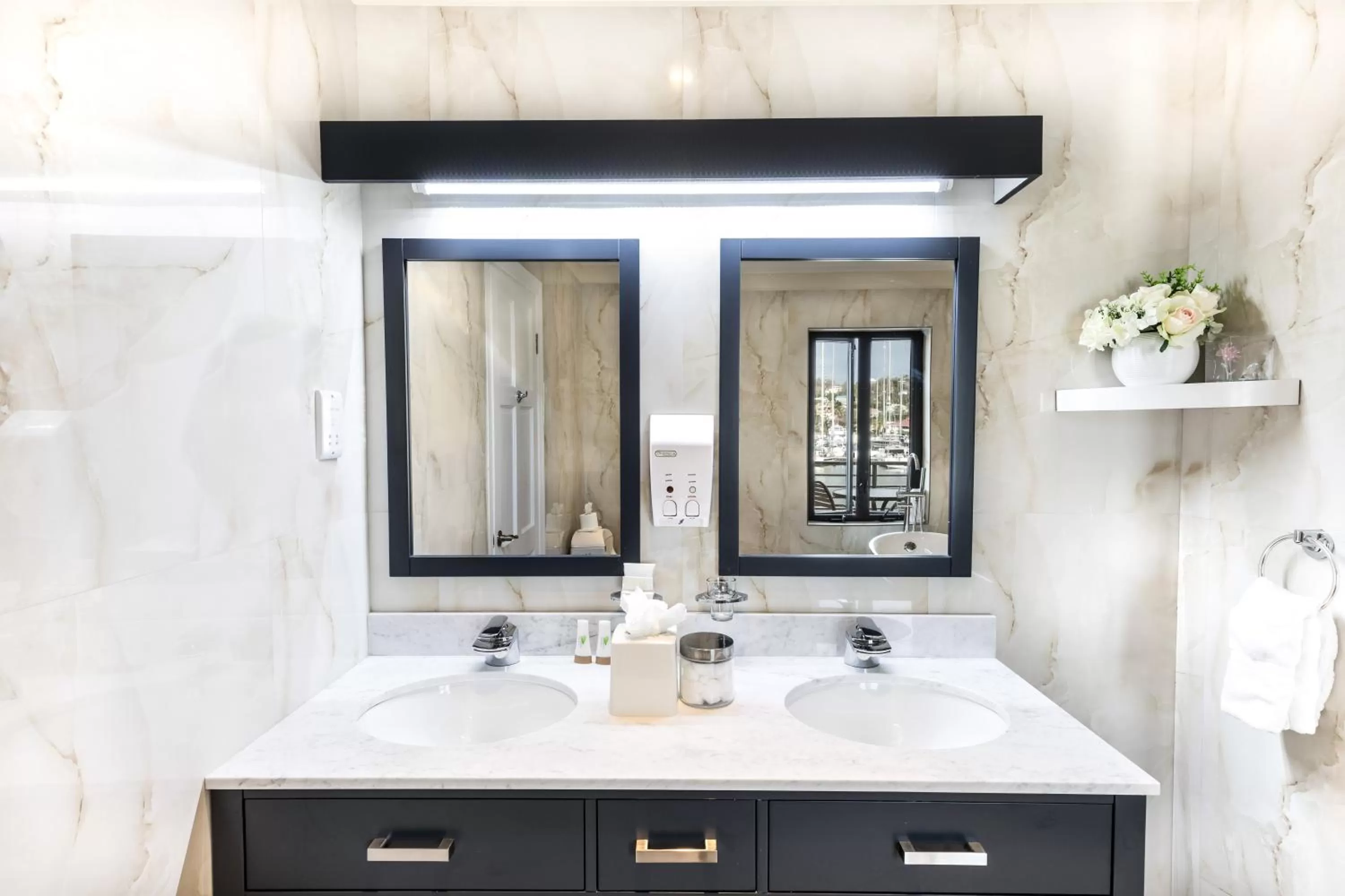 Bathroom in Bay Gardens Beach Resort & Spa