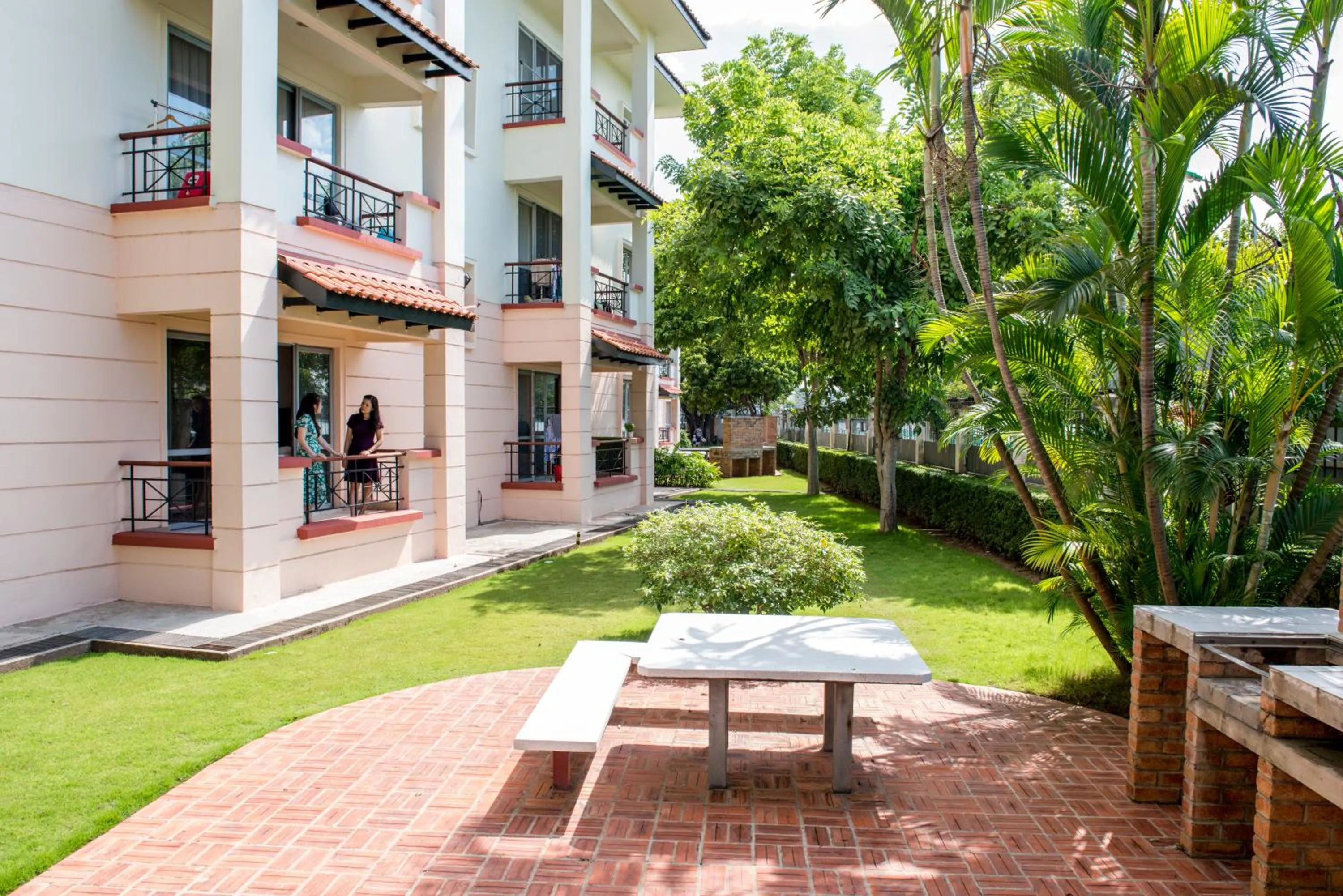 Garden in Diamond Westlake Suites