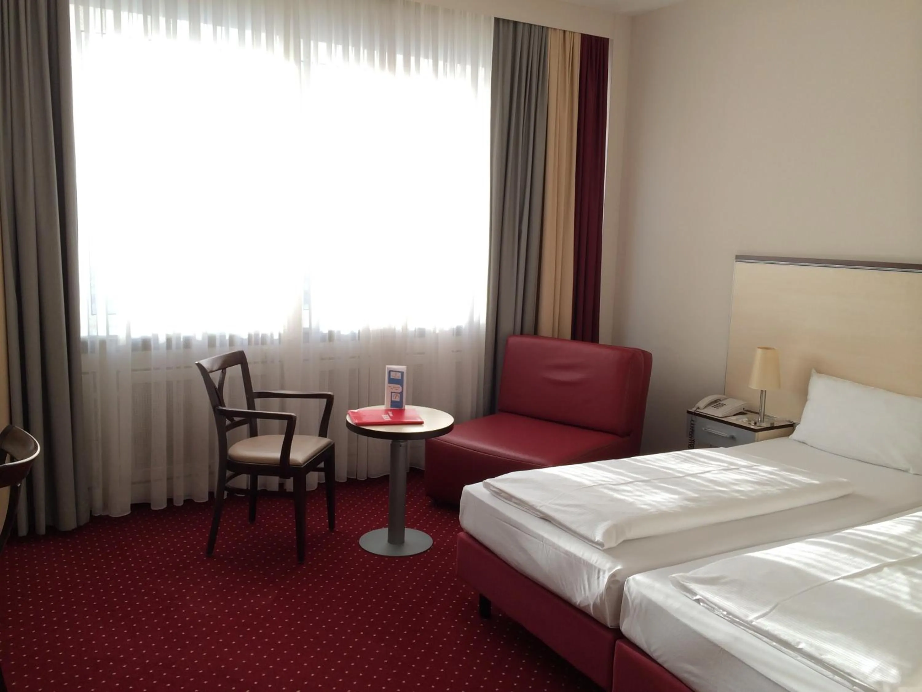 Photo of the whole room, Bed in Come Inn Berlin Kurfürstendamm