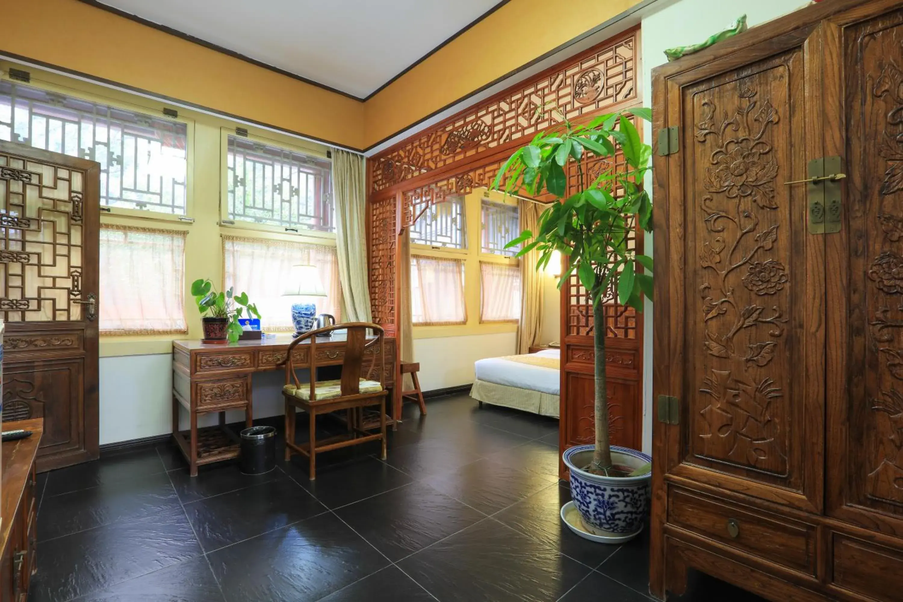 Seating Area in Beijing Jingyuan Courtyard Hotel