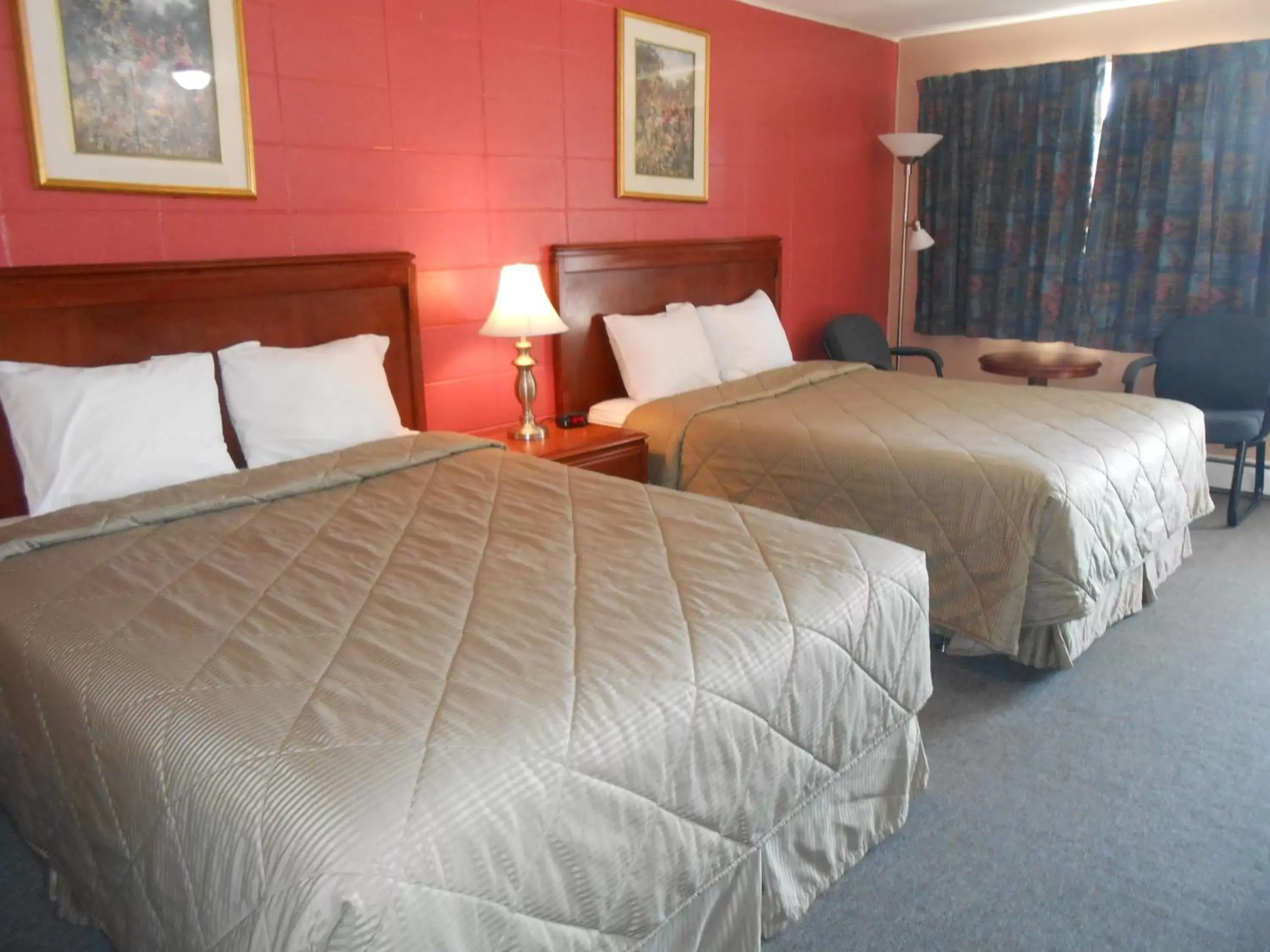 Bedroom, Bed in Aquarius Motel