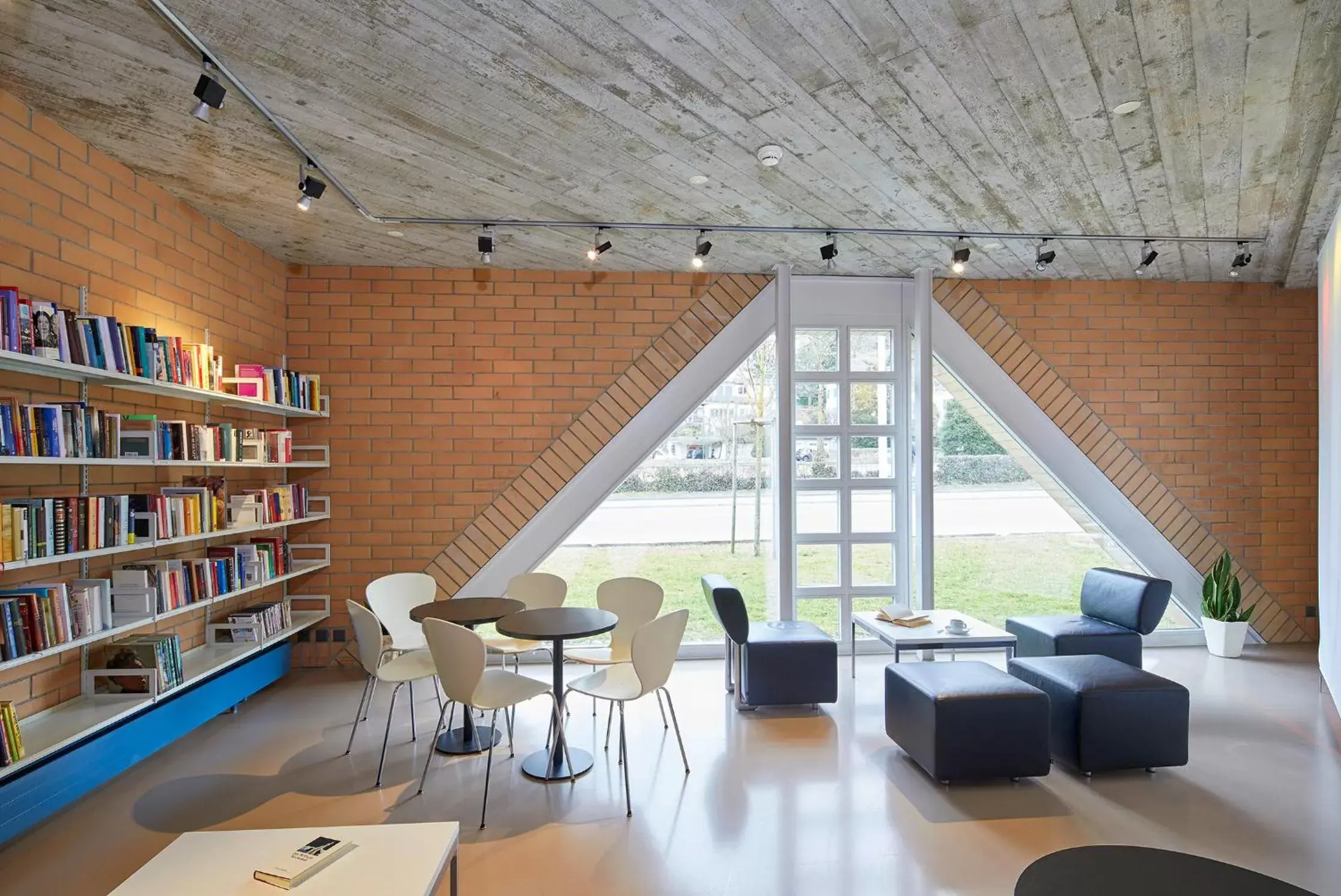 Library in Seminarhotel Romerohaus