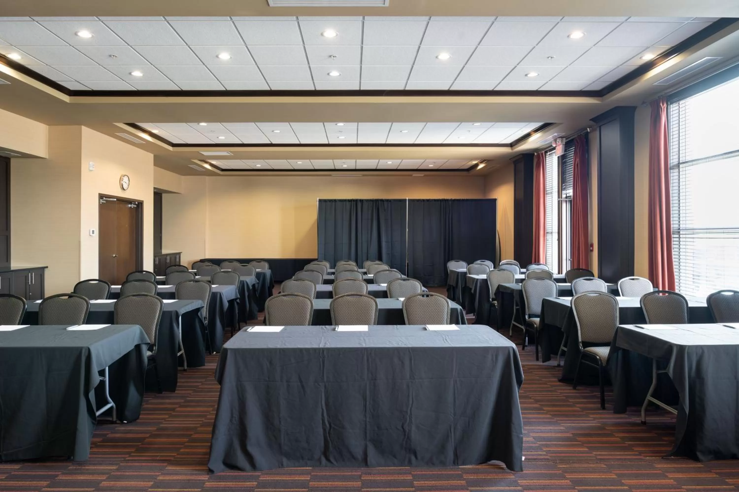 Meeting/conference room in Four Points by Sheraton Edmonton International Airport