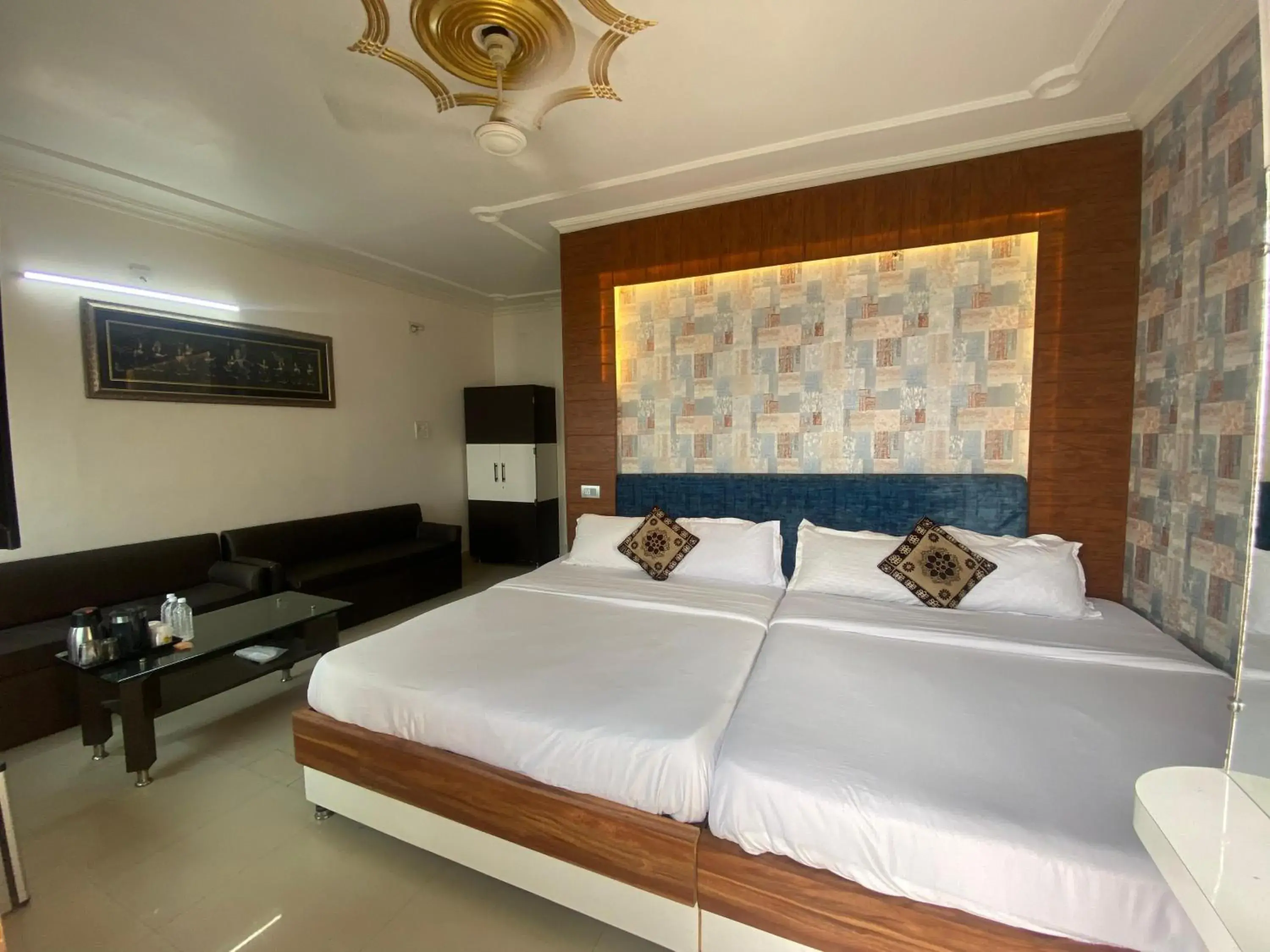 Family Room with Balcony - single occupancy in Hotel Sita Wake Up to the Ganges in the Spiritual Heart of Varanasi Family Room with Balcony - single occupancy in Hotel Sita Wake Up to the Ganges in the Spiritual Heart of Varanasi