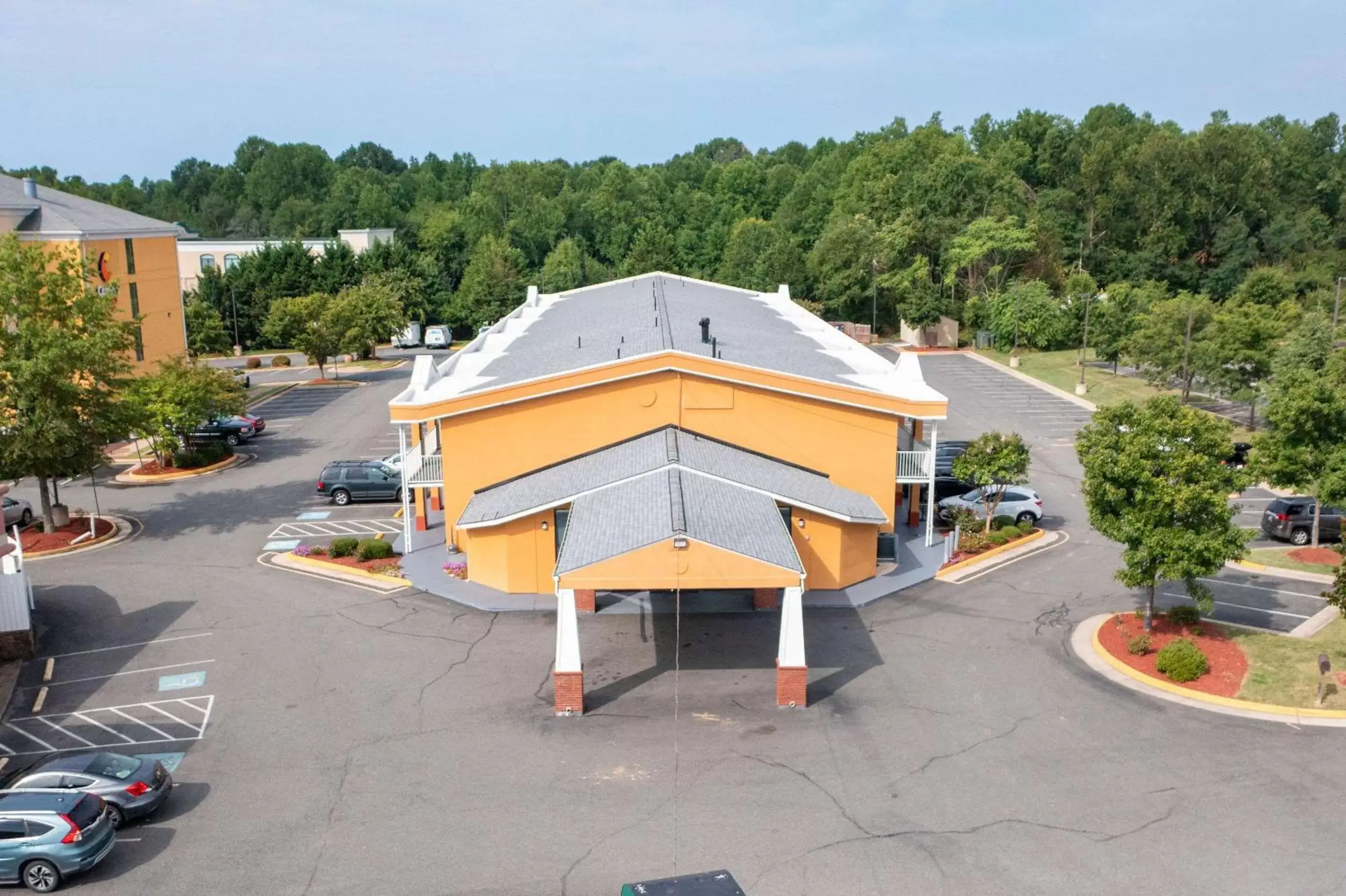 Property building, Bird's-eye View in Quality Inn Fredericksburg near Historic Downtown