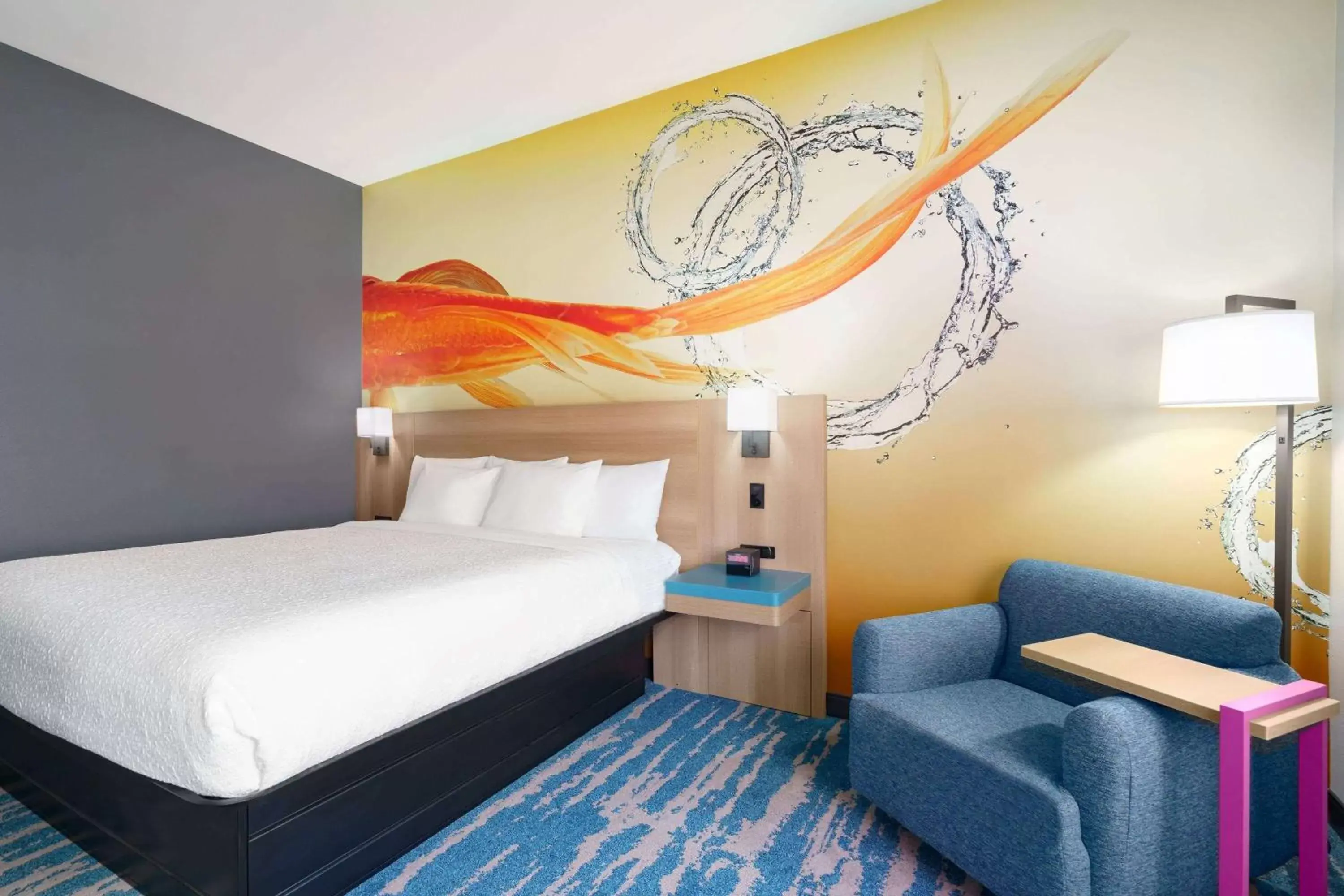 Photo of the whole room, Bed in La Quinta Inn & Suites by Wyndham San Antonio Seaworld LAFB